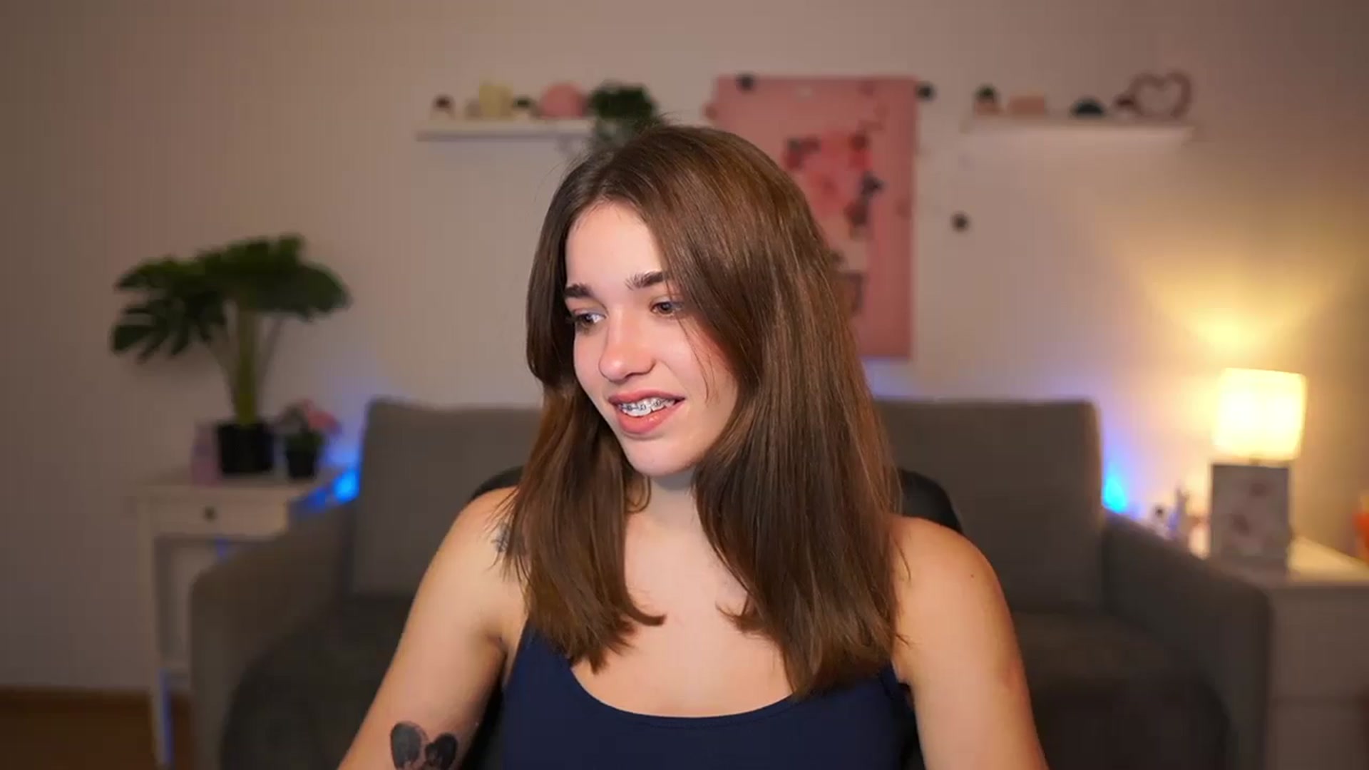 Gallery image thumbnail from Kissiecat's myfreecams stream on, 11/21/2025, 14:29 image 16 of 20