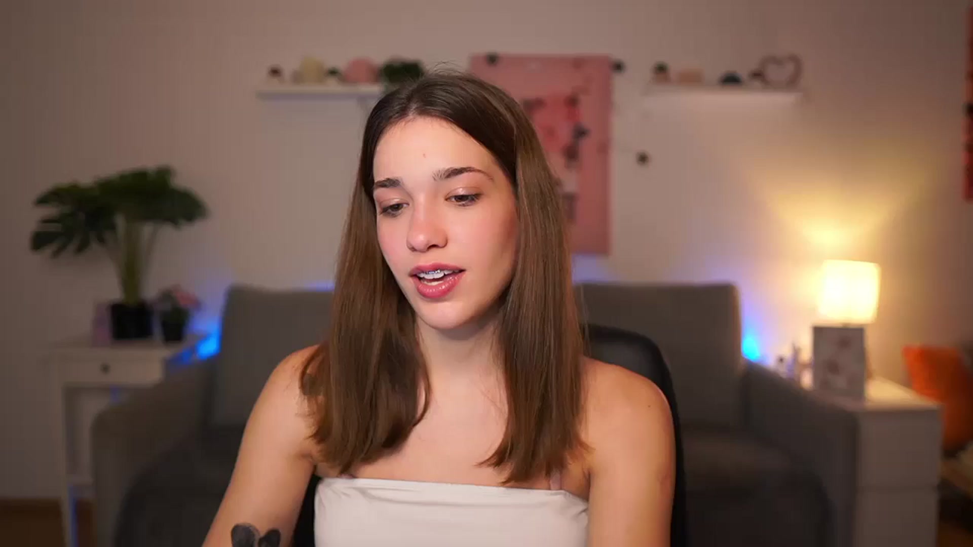 Gallery image thumbnail from Kissiecat's myfreecams stream on, 11/22/2025, 19:15 image 12 of 20