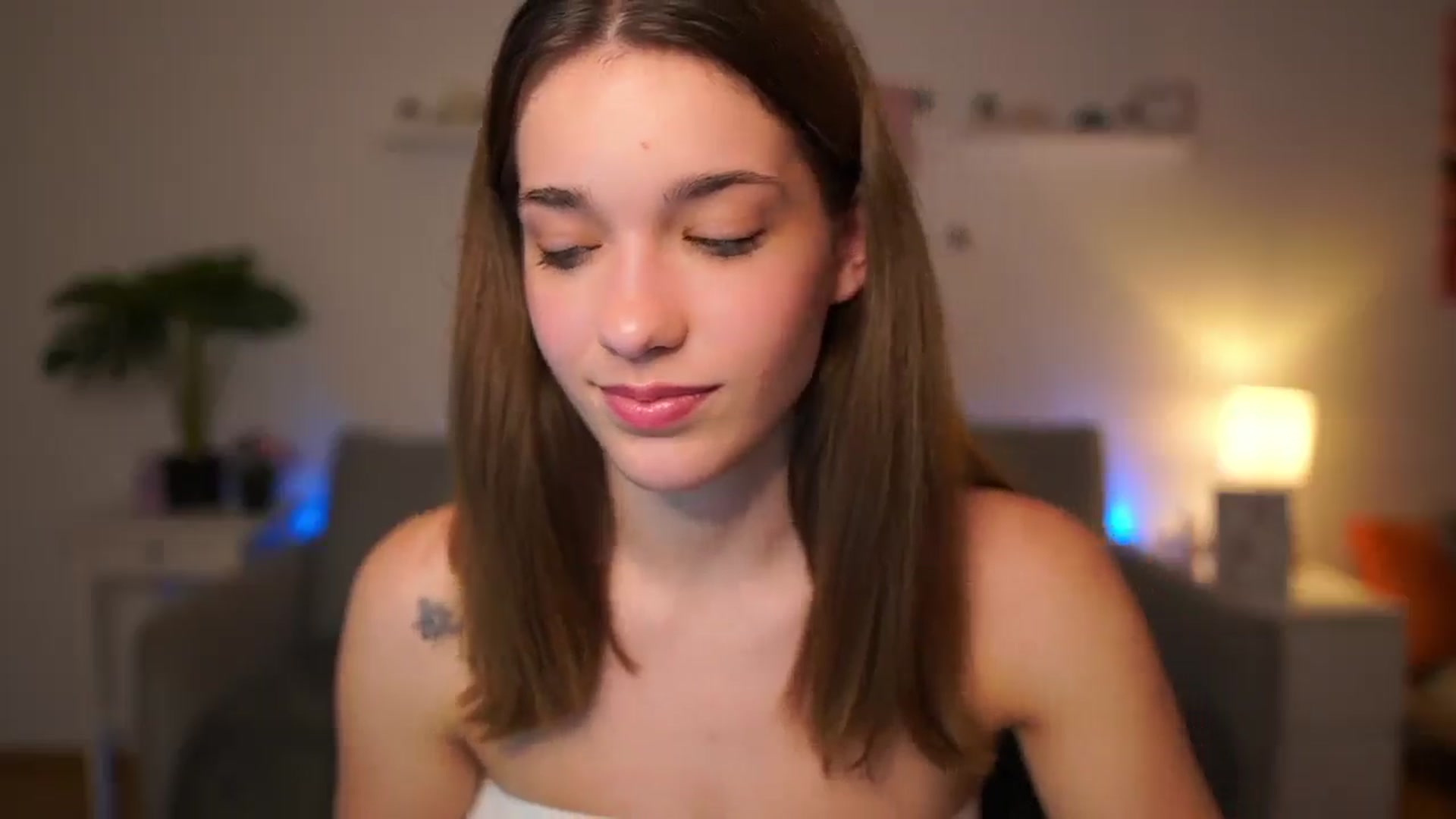 Gallery image thumbnail from Kissiecat's myfreecams stream on, 11/22/2025, 21:25 image 18 of 20