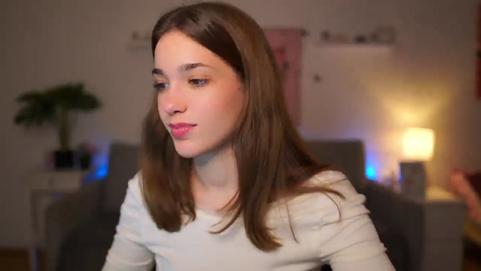 Gallery image thumbnail from Kissiecat's myfreecams stream on, 11/24/2025, 19:15 image 13 of 20