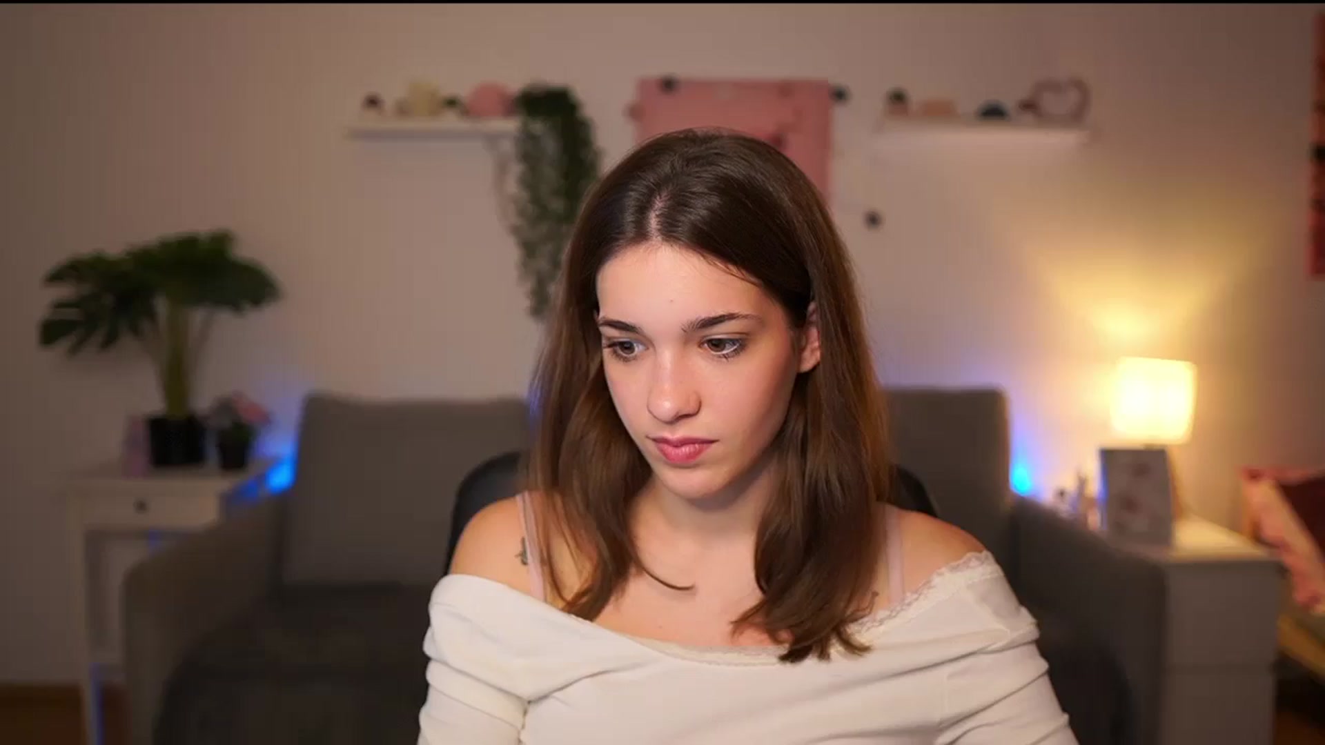Gallery image thumbnail from Kissiecat's myfreecams stream on, 11/24/2025, 21:52 image 4 of 20