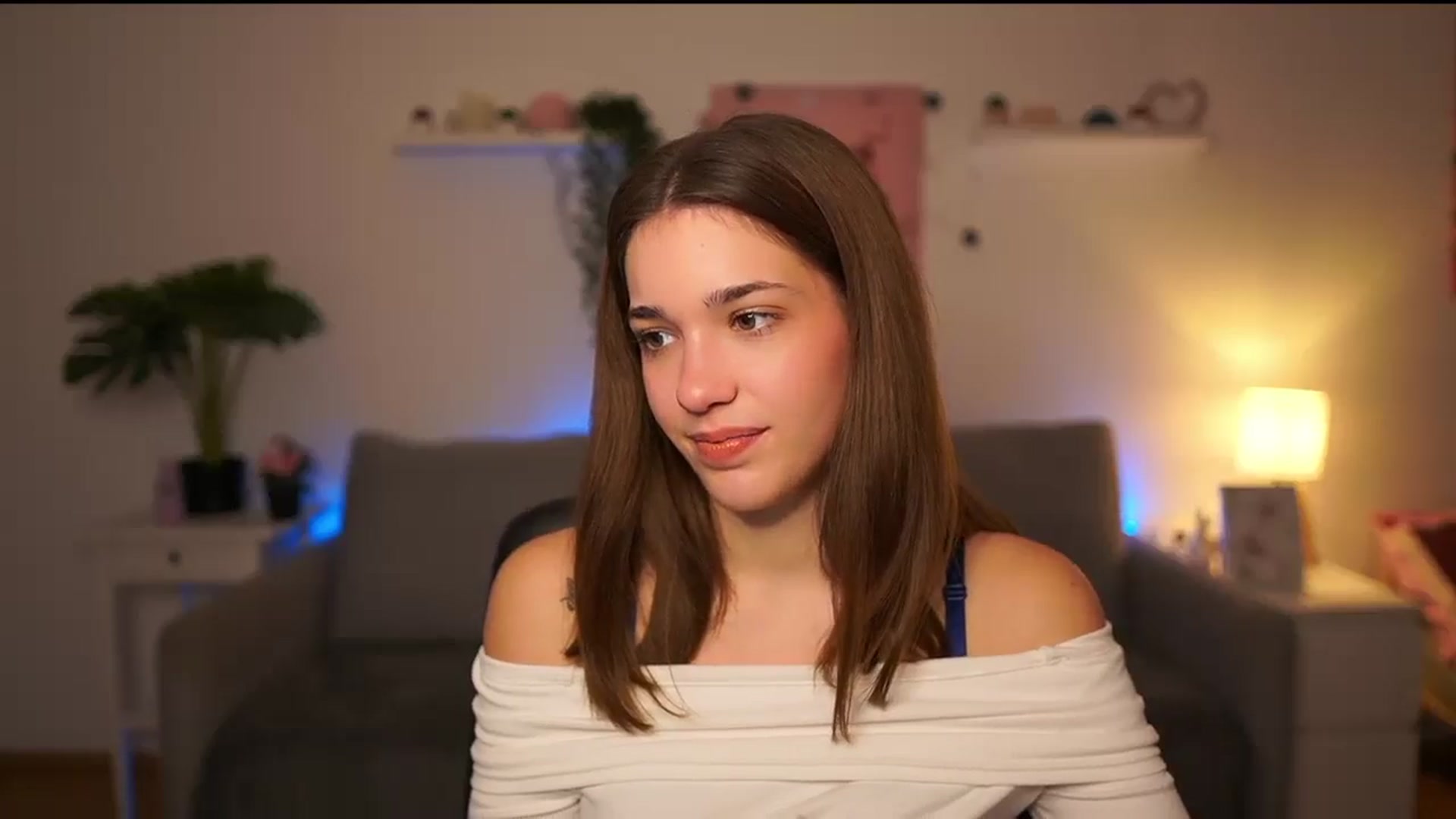 Gallery image thumbnail from Kissiecat's myfreecams stream on, 11/28/2025, 15:17 image 9 of 20