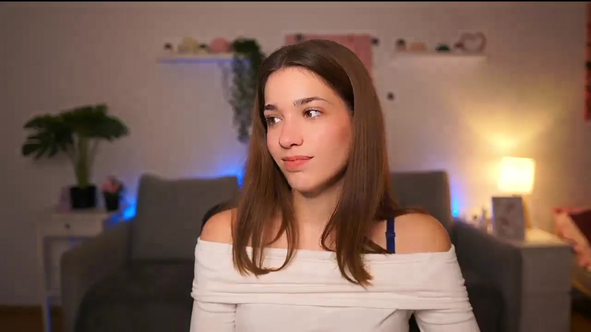 Gallery image thumbnail from Kissiecat's myfreecams stream on, 11/28/2025, 15:17 image 19 of 20