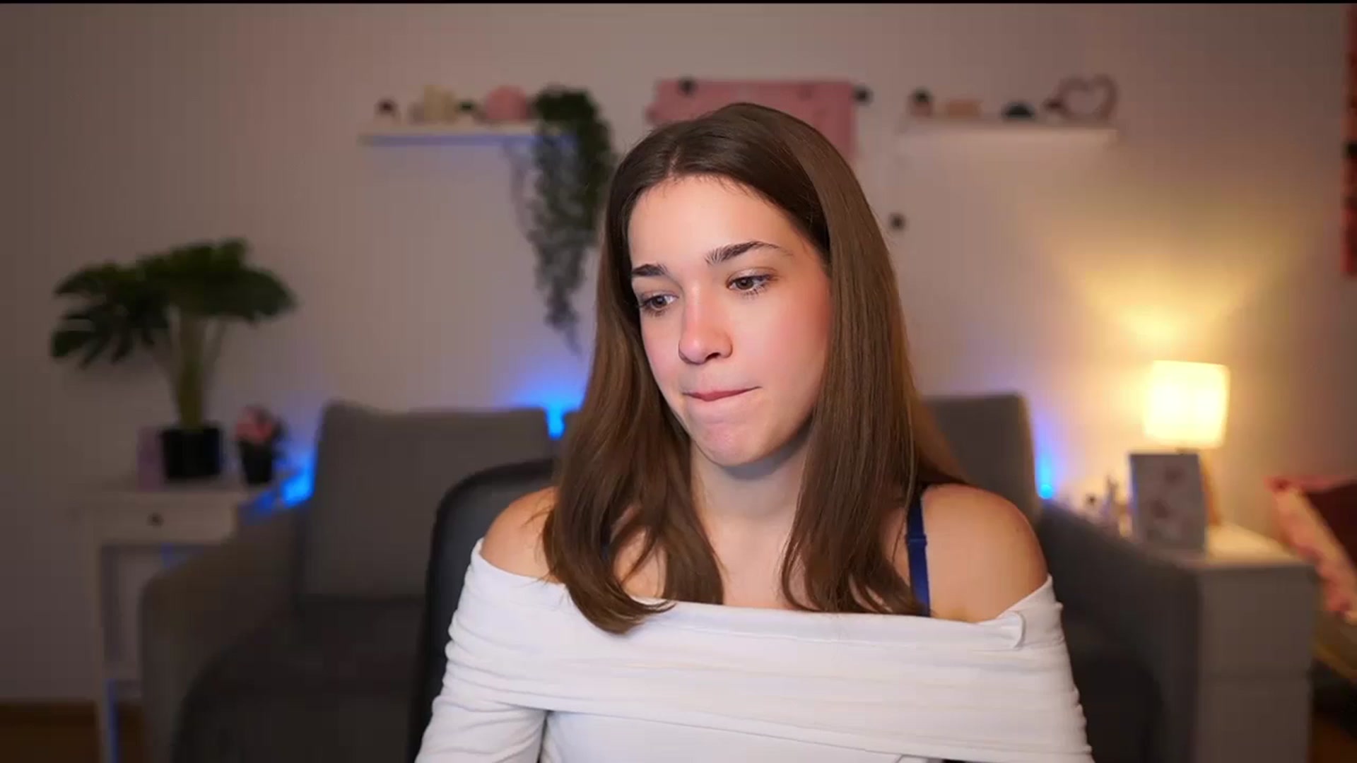Gallery image thumbnail from Kissiecat's myfreecams stream on, 11/28/2025, 16:12 image 14 of 20