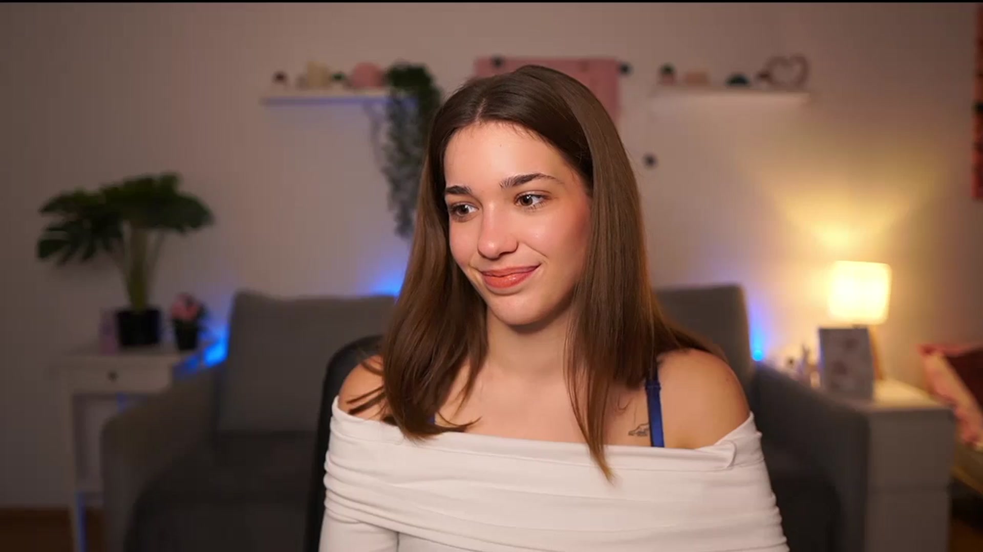 Gallery image thumbnail from Kissiecat's myfreecams stream on, 11/28/2025, 16:12 image 9 of 20