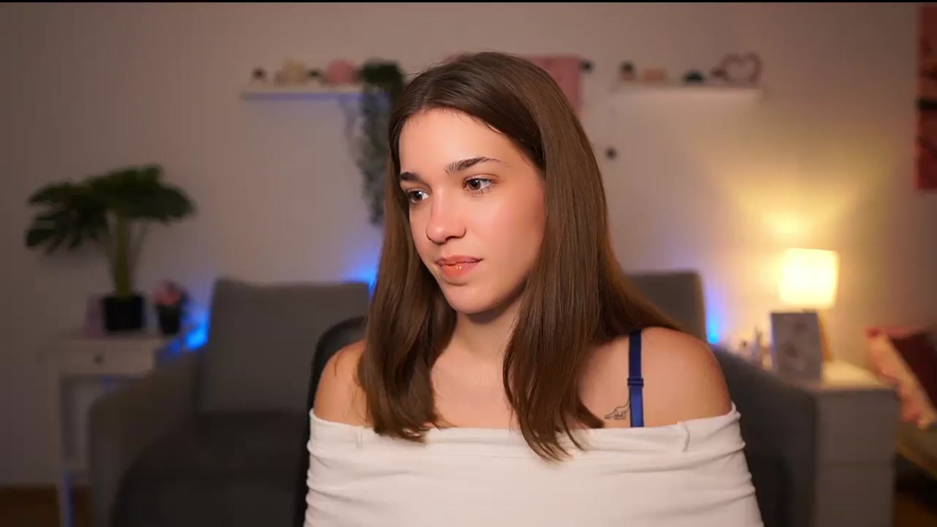 Gallery image thumbnail from Kissiecat's myfreecams stream on, 11/28/2025, 17:37 image 16 of 20