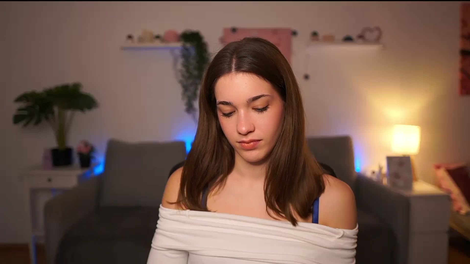 Gallery image thumbnail from Kissiecat's myfreecams stream on, 11/28/2025, 17:37 image 6 of 20