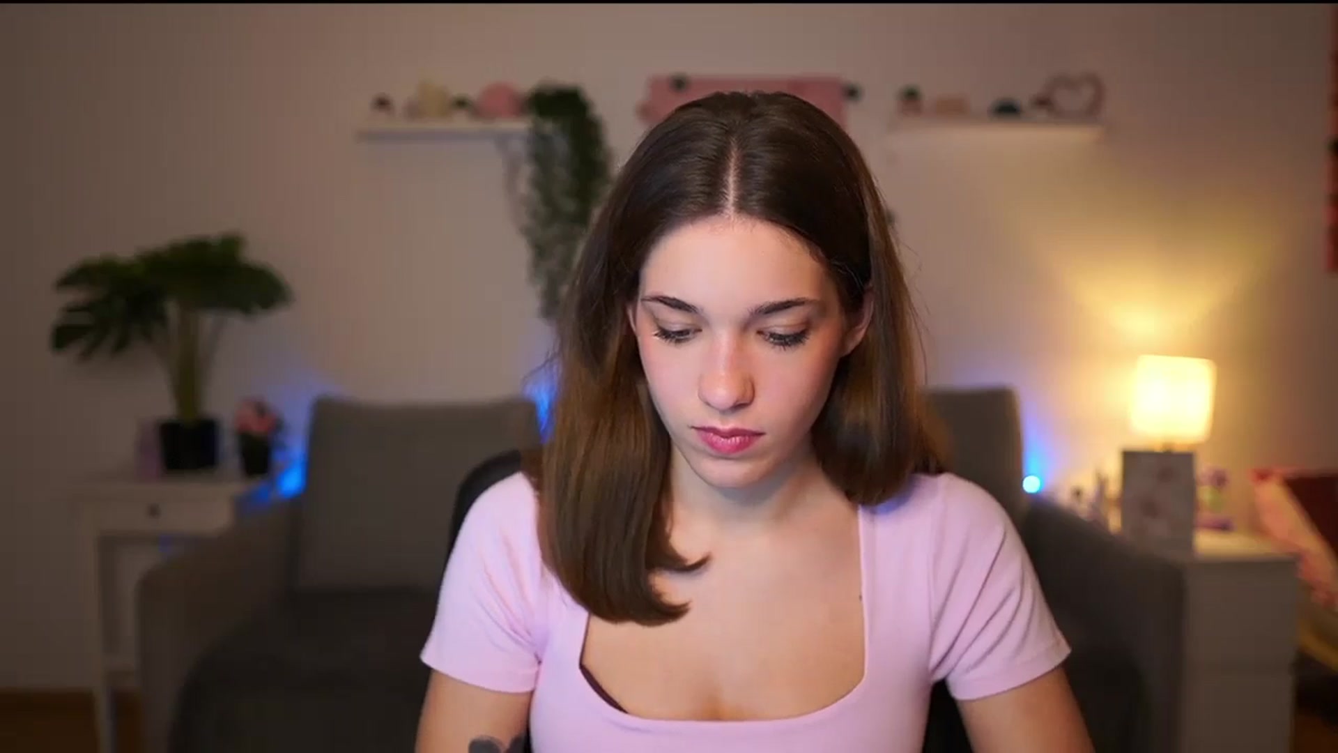 Gallery image thumbnail from Kissiecat's myfreecams stream on, 12/02/2025, 14:43 image 10 of 20