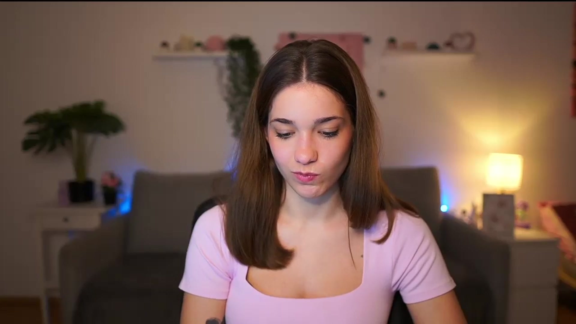 Gallery image thumbnail from Kissiecat's myfreecams stream on, 12/02/2025, 14:43 image 4 of 20