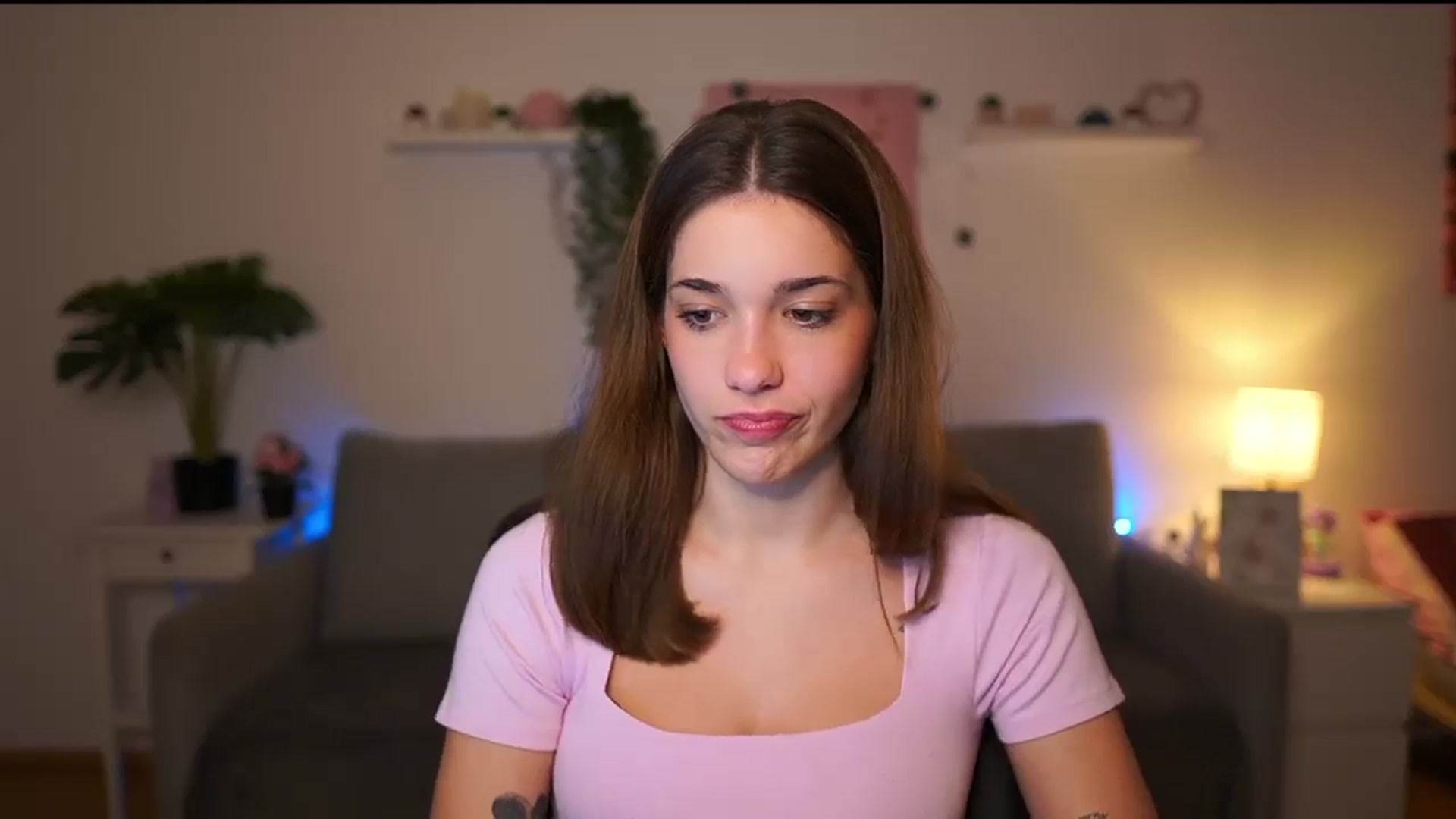Gallery image thumbnail from Kissiecat's myfreecams stream on, 12/02/2025, 14:43 image 2 of 20