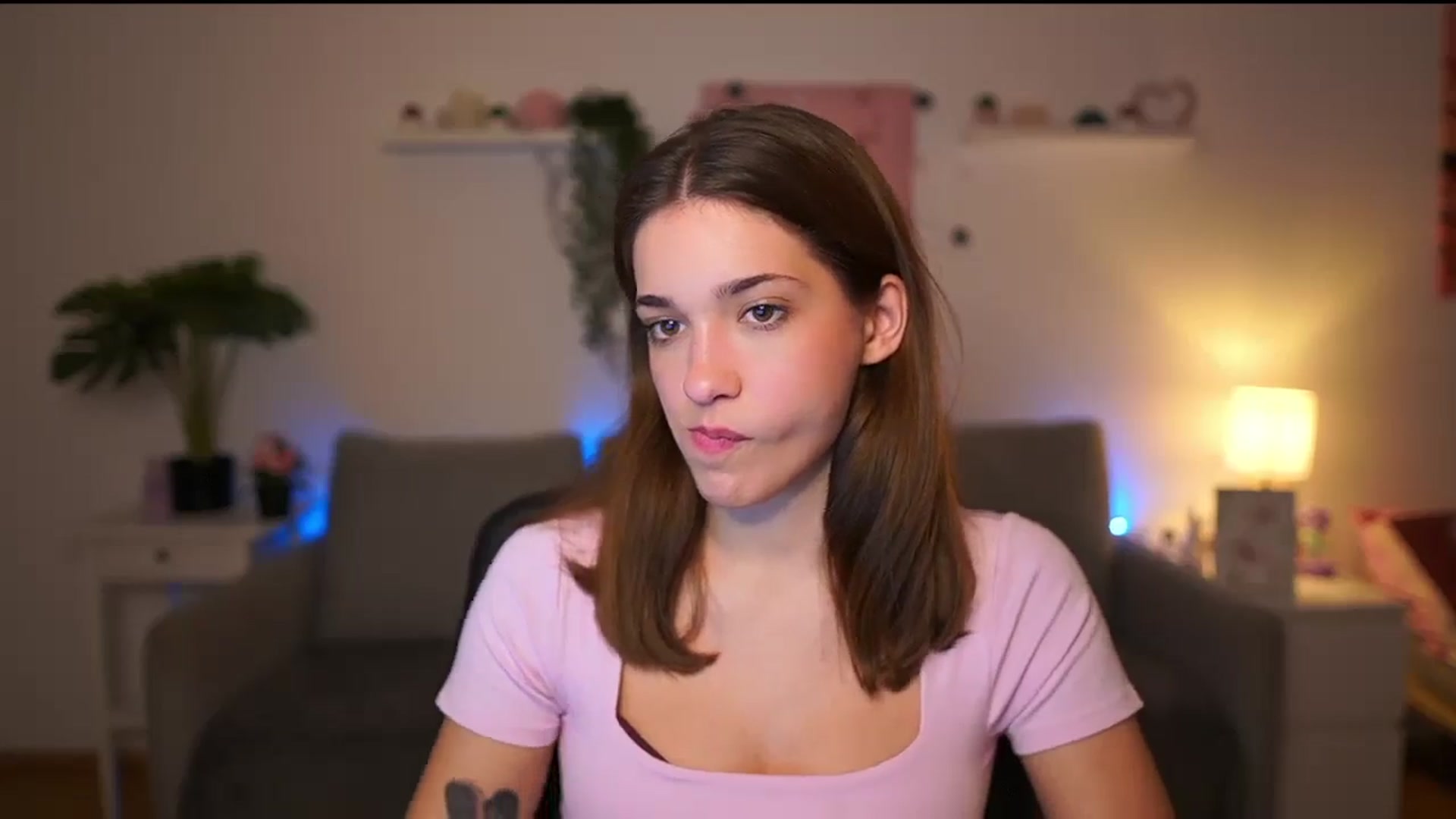 Gallery image thumbnail from Kissiecat's myfreecams stream on, 12/02/2025, 14:43 image 12 of 20