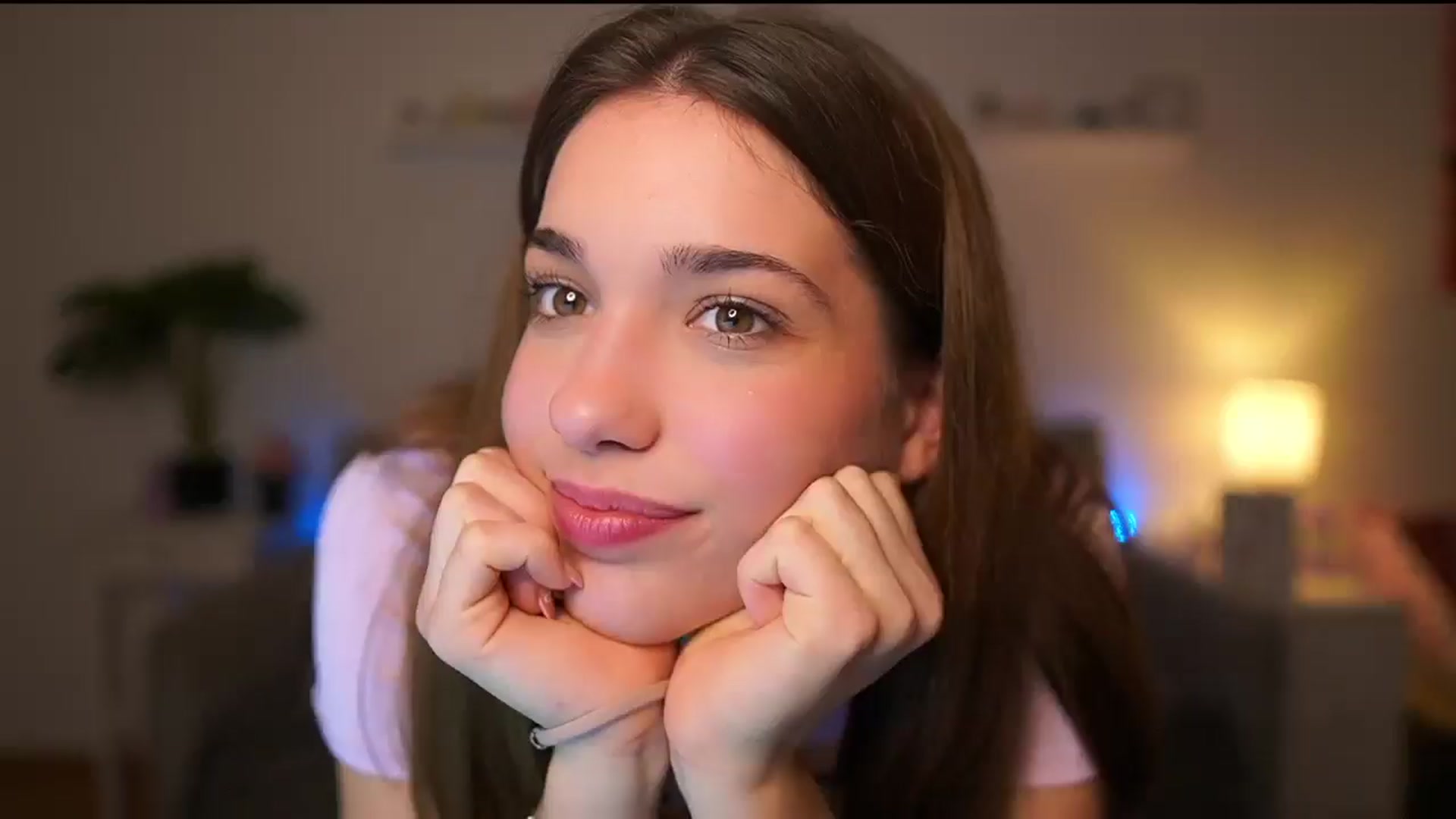 Gallery image thumbnail from Kissiecat's myfreecams stream on, 12/02/2025, 15:40 image 18 of 20
