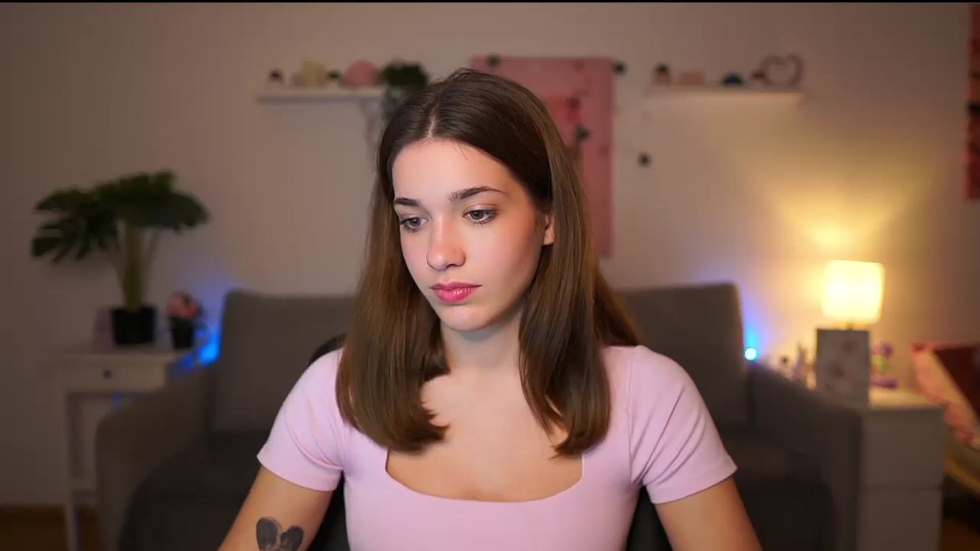 Gallery image thumbnail from Kissiecat's myfreecams stream on, 12/02/2025, 17:57 image 3 of 20