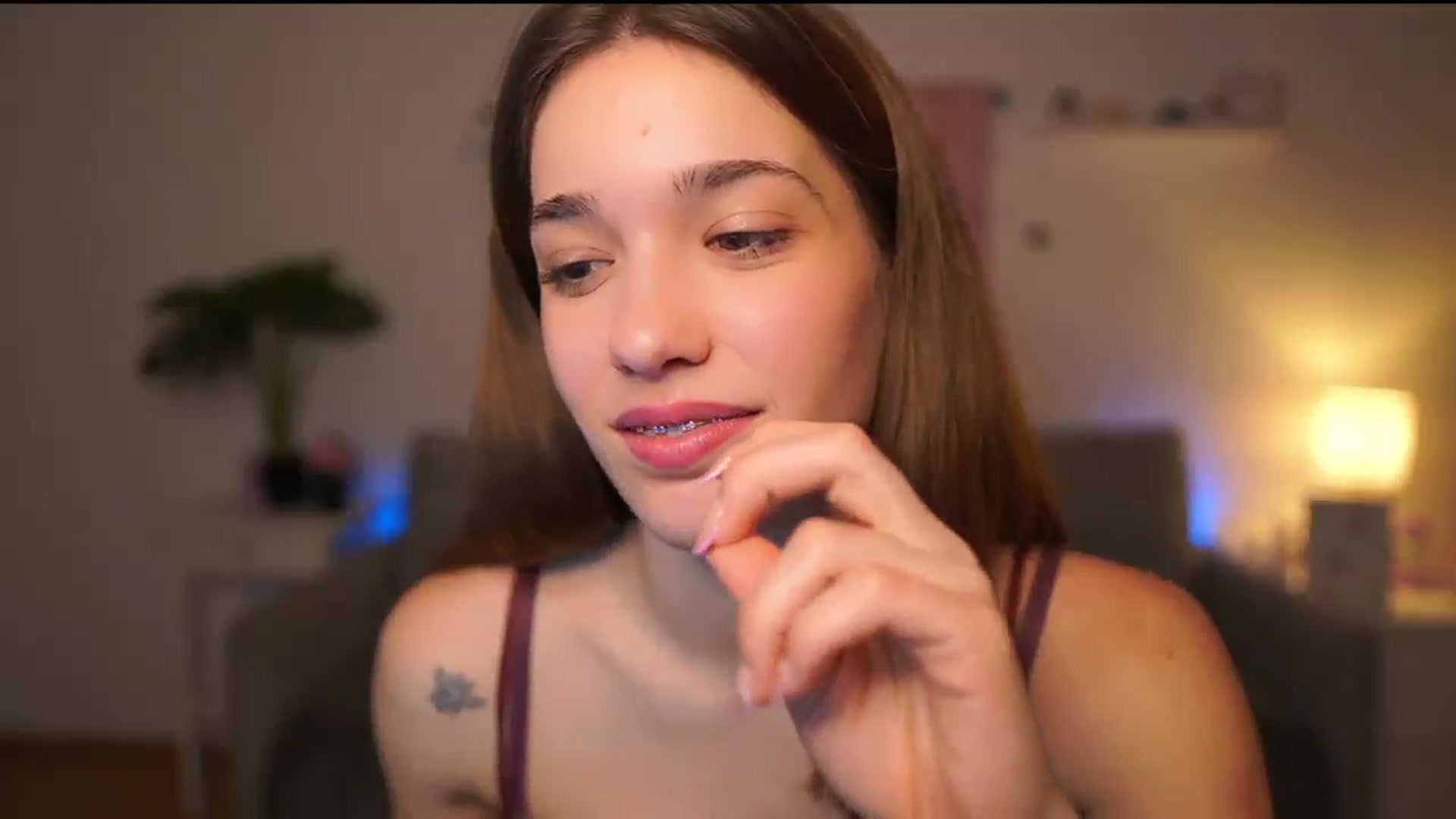 Gallery image thumbnail from Kissiecat's myfreecams stream on, 12/05/2025, 23:58 image 12 of 20