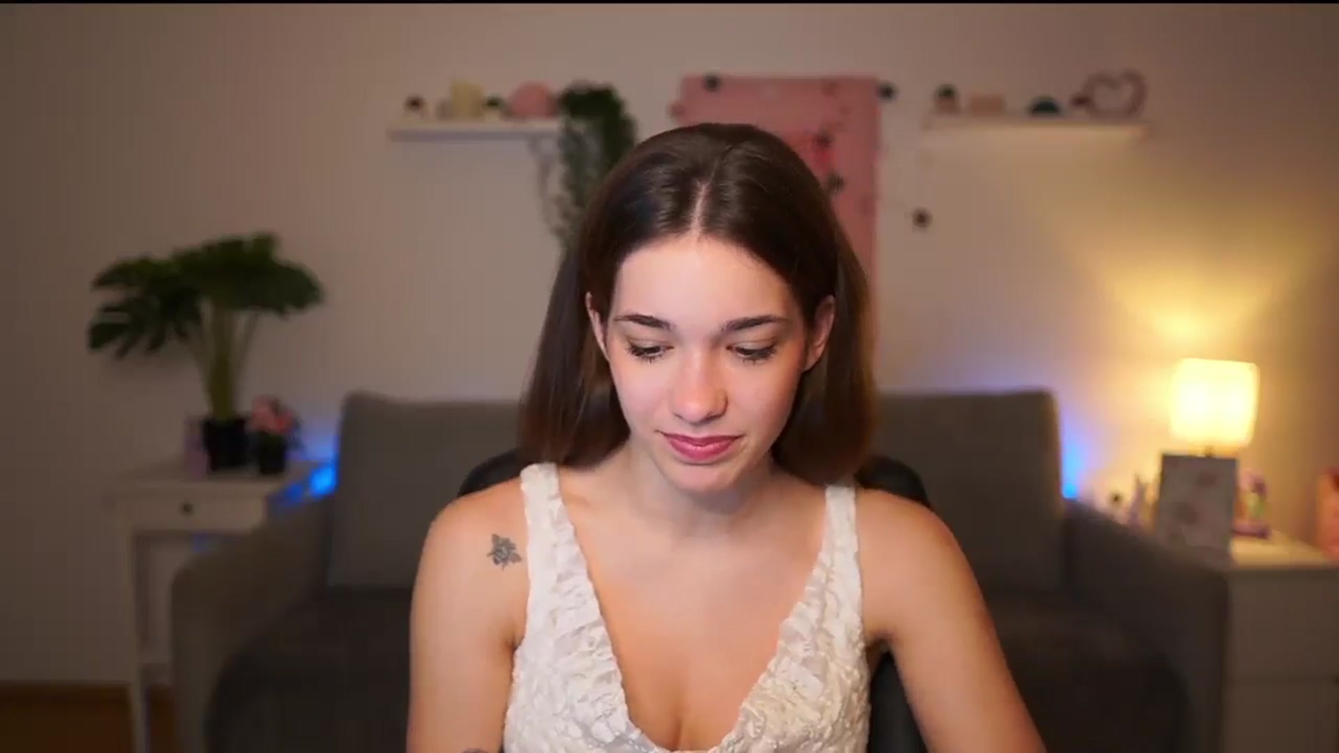 Gallery image thumbnail from Kissiecat's myfreecams stream on, 12/08/2025, 15:29 image 16 of 20