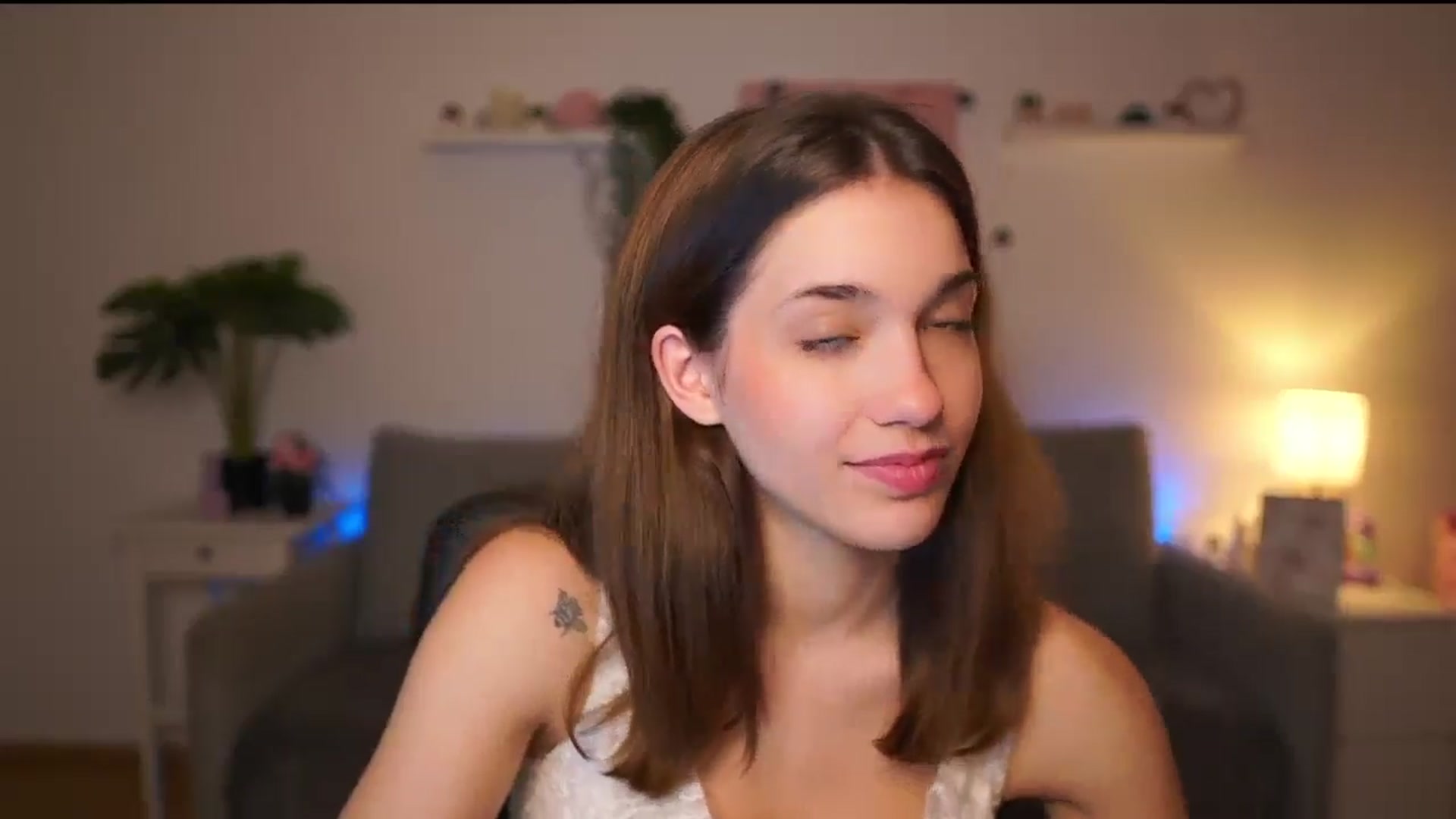 Gallery image thumbnail from Kissiecat's myfreecams stream on, 12/08/2025, 16:05 image 8 of 20