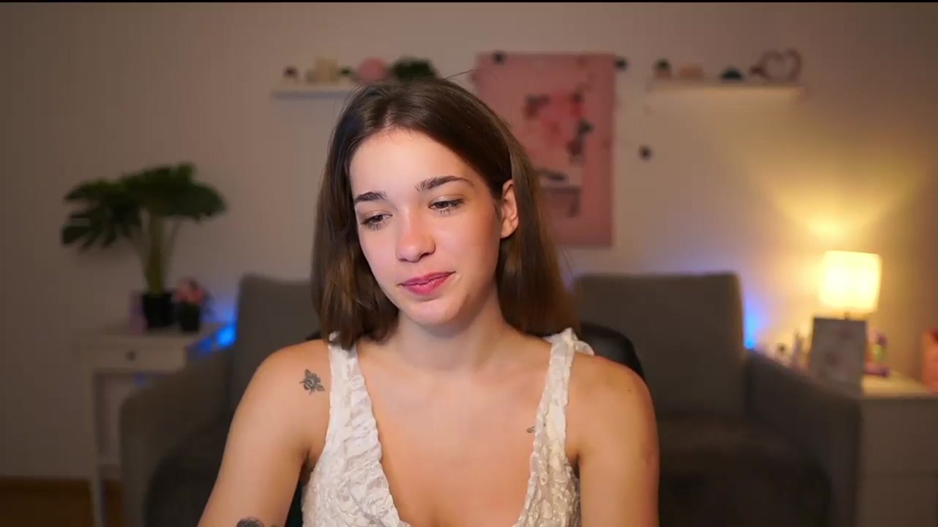 Gallery image thumbnail from Kissiecat's myfreecams stream on, 12/08/2025, 16:05 image 3 of 20