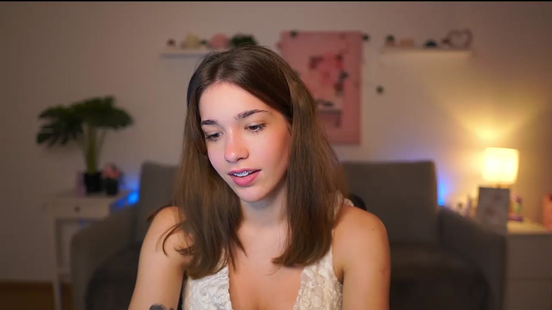 Gallery image thumbnail from Kissiecat's myfreecams stream on, 12/08/2025, 16:05 image 7 of 20