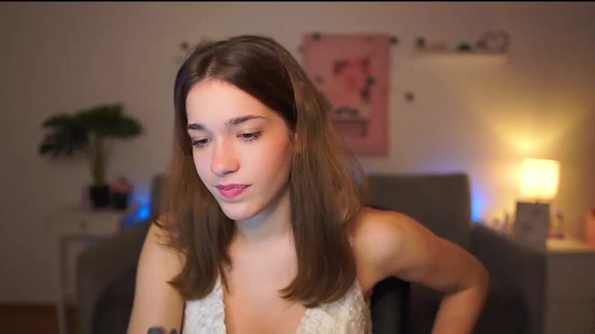 Gallery image thumbnail from Kissiecat's myfreecams stream on, 12/08/2025, 16:05 image 5 of 20