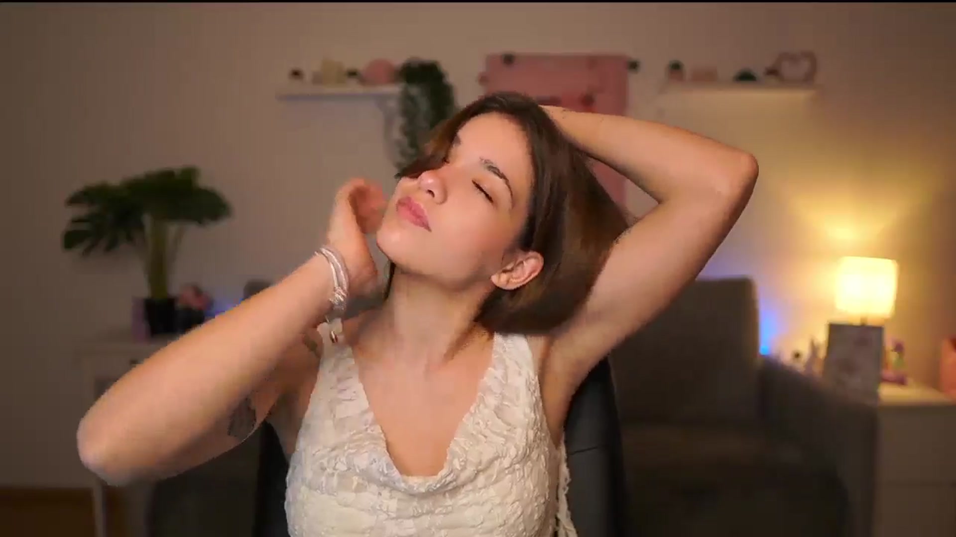 Gallery image thumbnail from Kissiecat's myfreecams stream on, 12/08/2025, 17:20 image 3 of 20