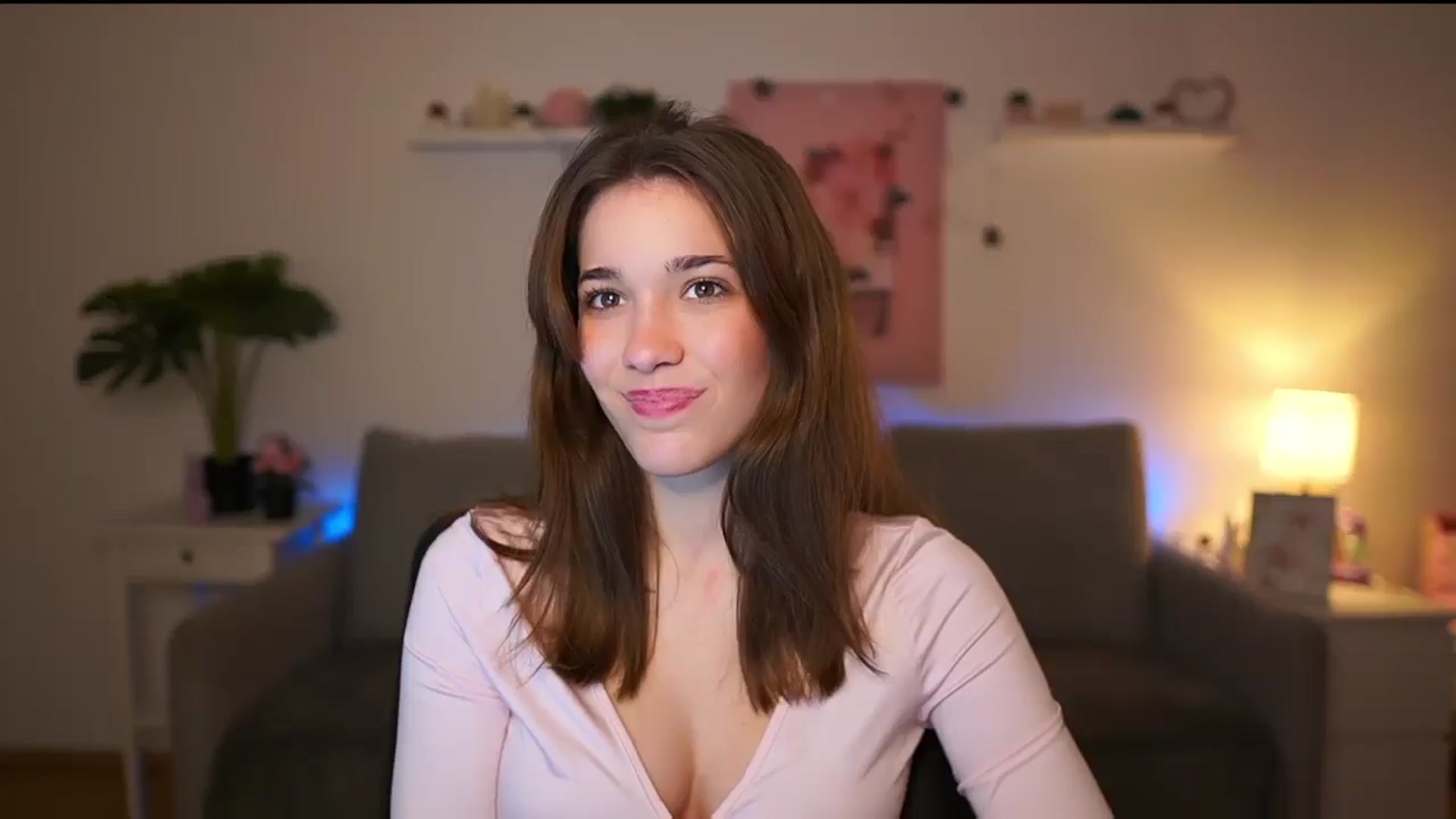 Gallery image thumbnail from Kissiecat's myfreecams stream on, 12/10/2025, 17:10 image 2 of 20
