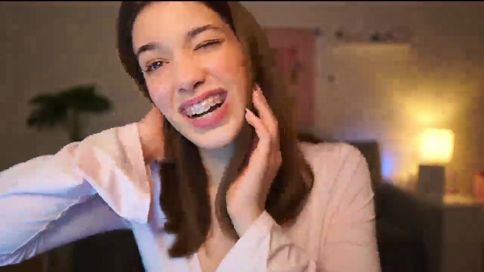Gallery image thumbnail from Kissiecat's myfreecams stream on, 12/10/2025, 17:54 image 18 of 20