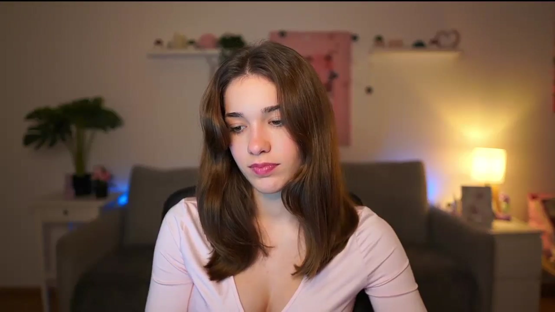Gallery image thumbnail from Kissiecat's myfreecams stream on, 12/15/2025, 14:55 image 18 of 20