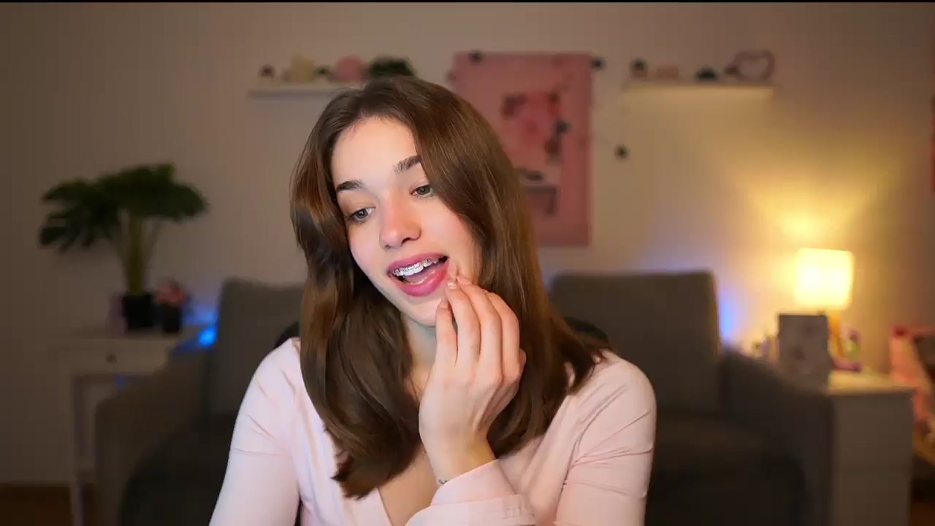 Gallery image thumbnail from Kissiecat's myfreecams stream on, 12/15/2025, 14:55 image 13 of 20