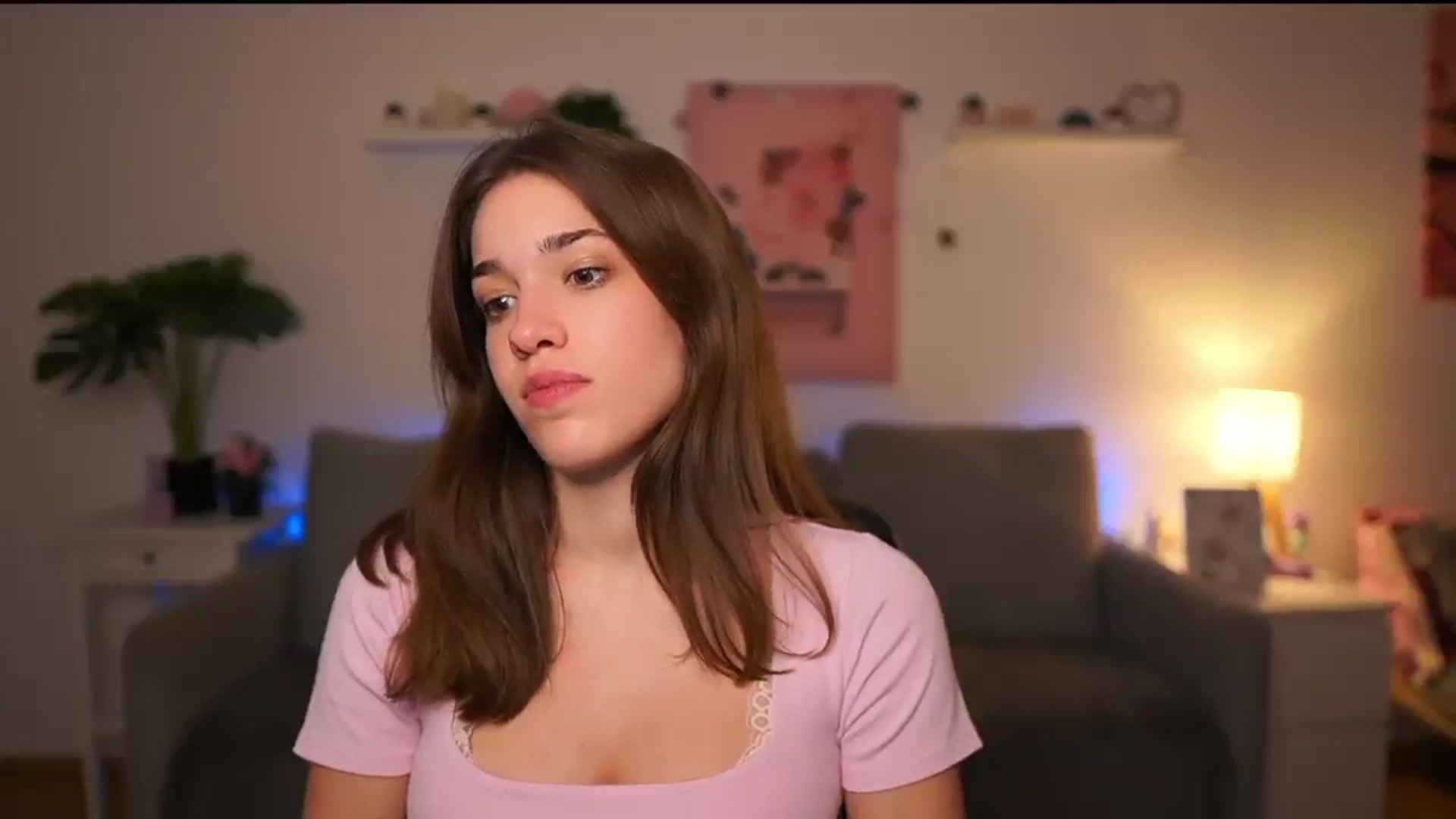 Gallery image thumbnail from Kissiecat's myfreecams stream on, 12/16/2025, 23:55 image 12 of 20