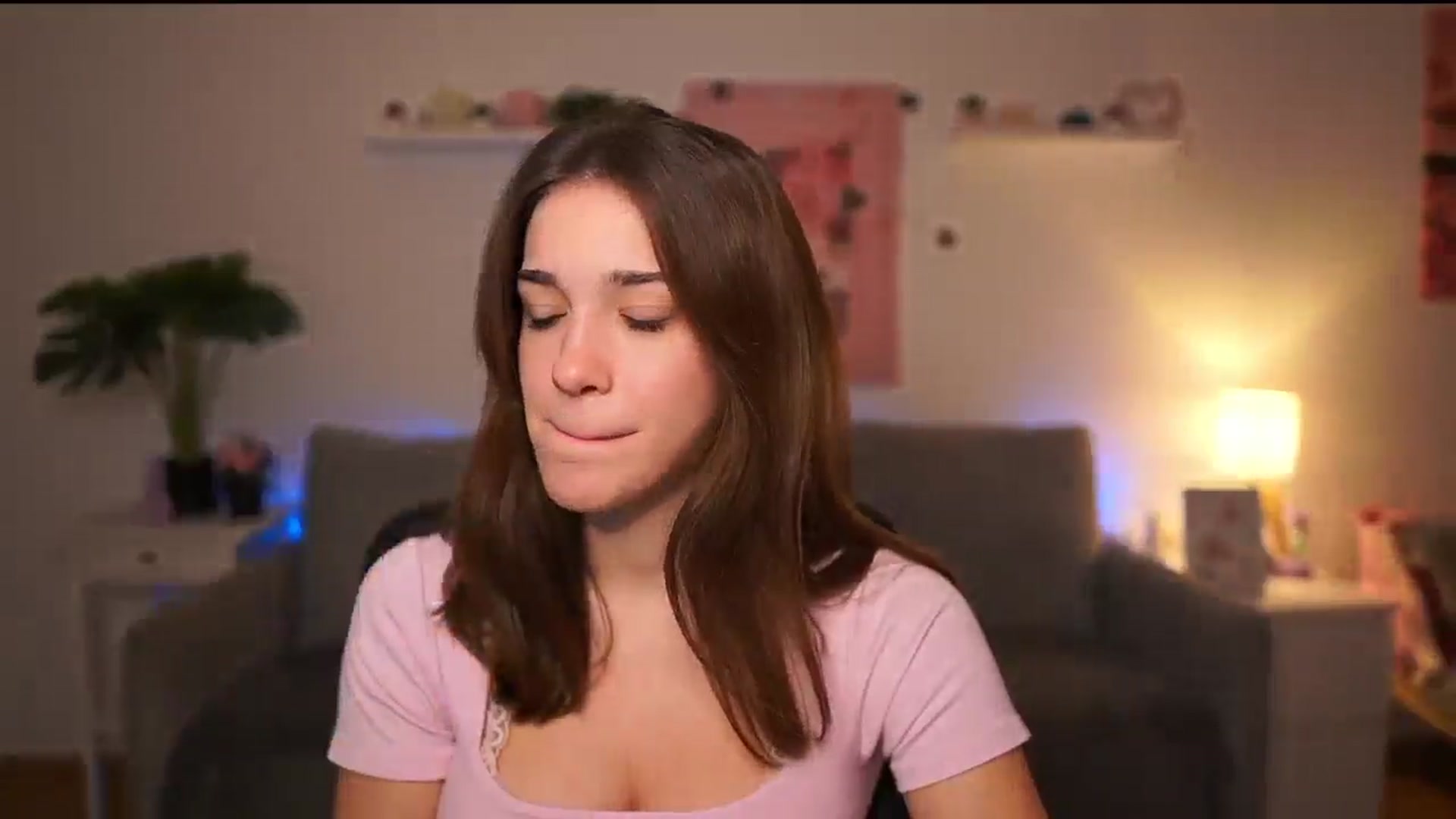 Gallery image thumbnail from Kissiecat's myfreecams stream on, 12/16/2025, 23:55 image 17 of 20