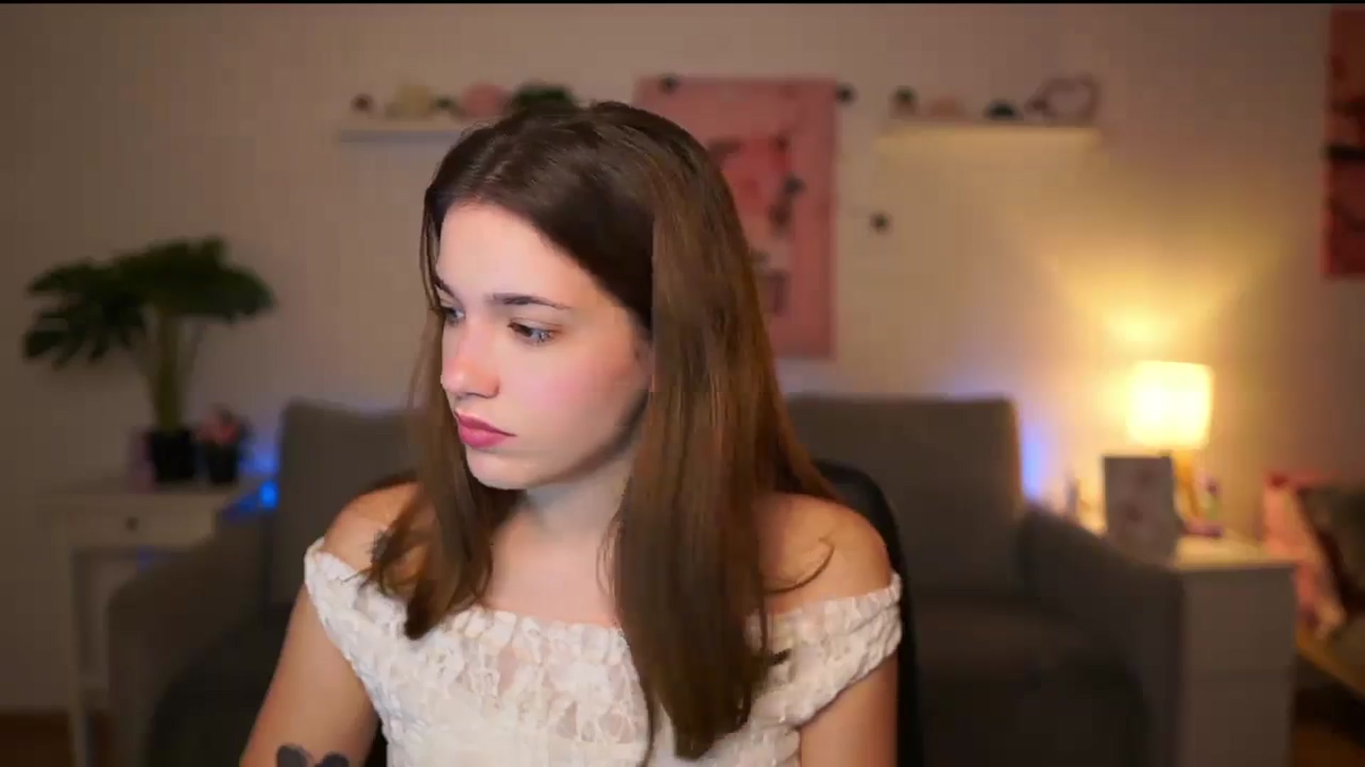 Gallery image thumbnail from Kissiecat's myfreecams stream on, 12/17/2025, 14:41 image 11 of 20