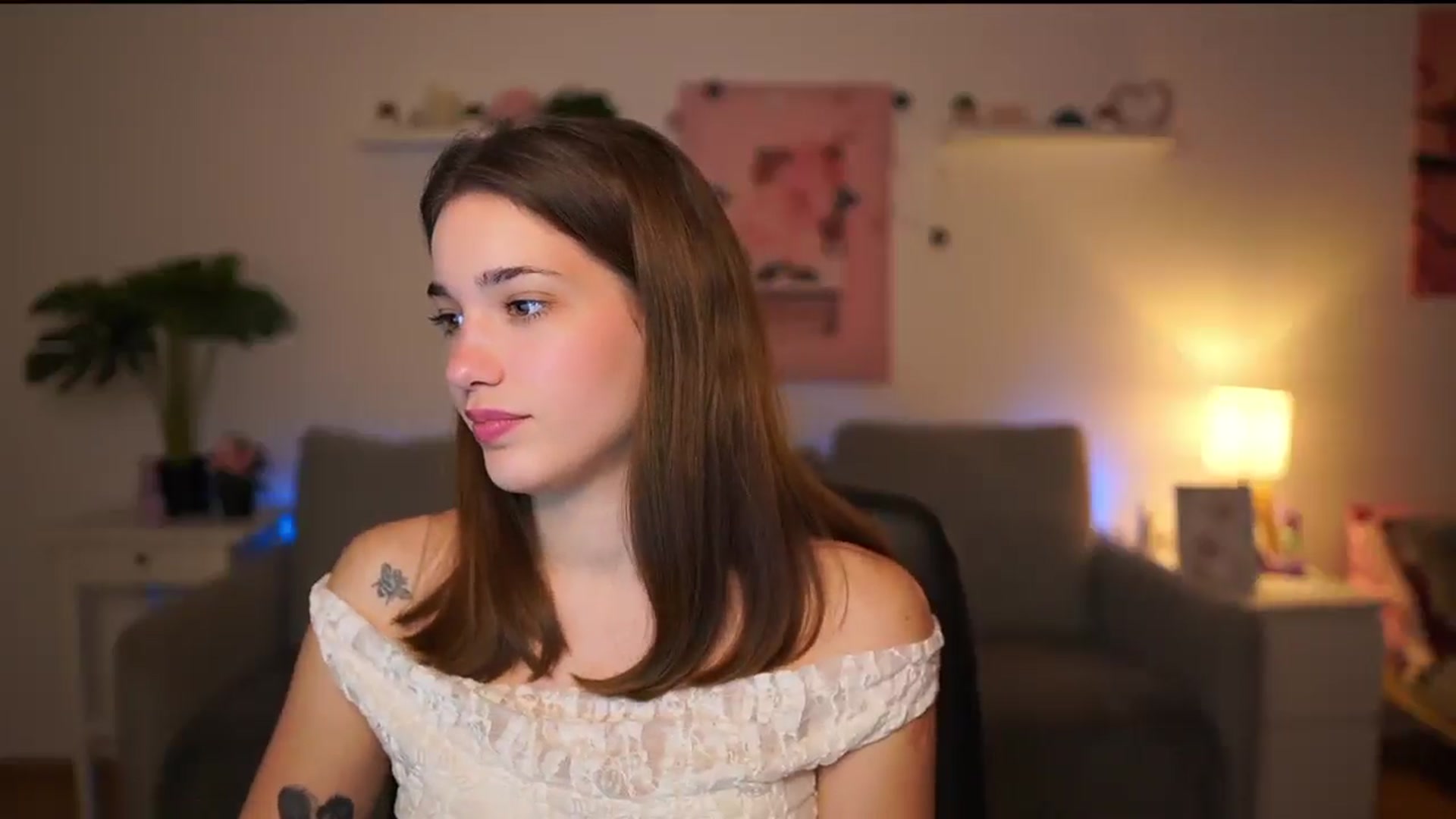 Gallery image thumbnail from Kissiecat's myfreecams stream on, 12/17/2025, 14:41 image 17 of 20