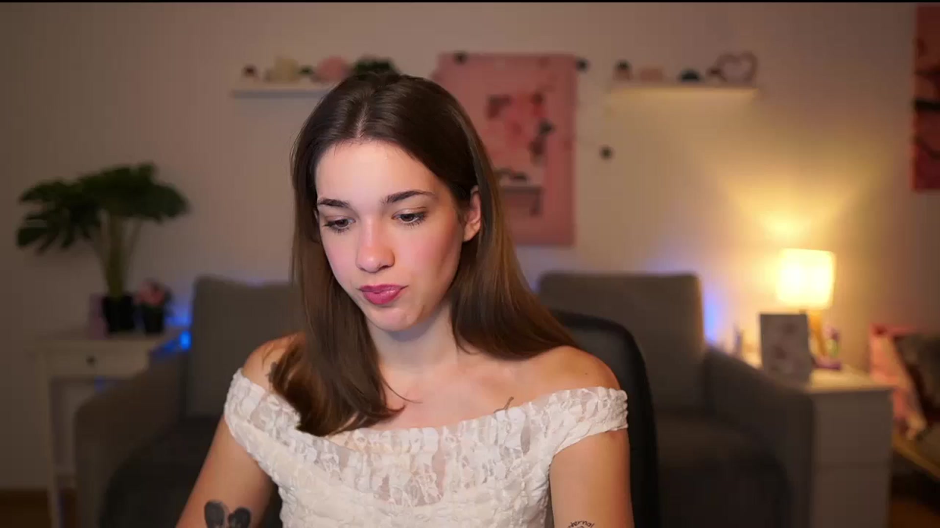 Gallery image thumbnail from Kissiecat's myfreecams stream on, 12/17/2025, 14:41 image 1 of 20
