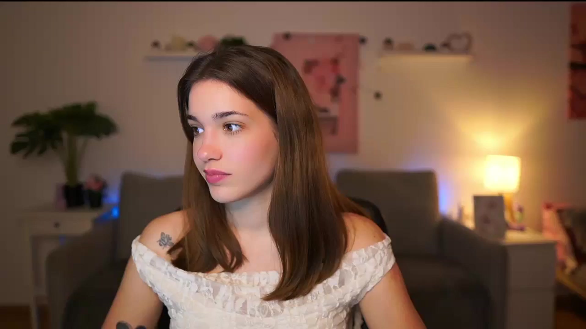 Gallery image thumbnail from Kissiecat's myfreecams stream on, 12/17/2025, 14:41 image 16 of 20