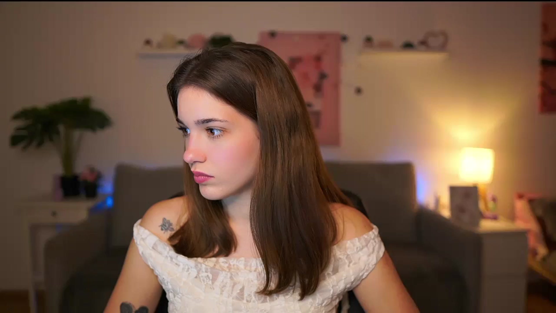 Gallery image thumbnail from Kissiecat's myfreecams stream on, 12/17/2025, 14:41 image 14 of 20