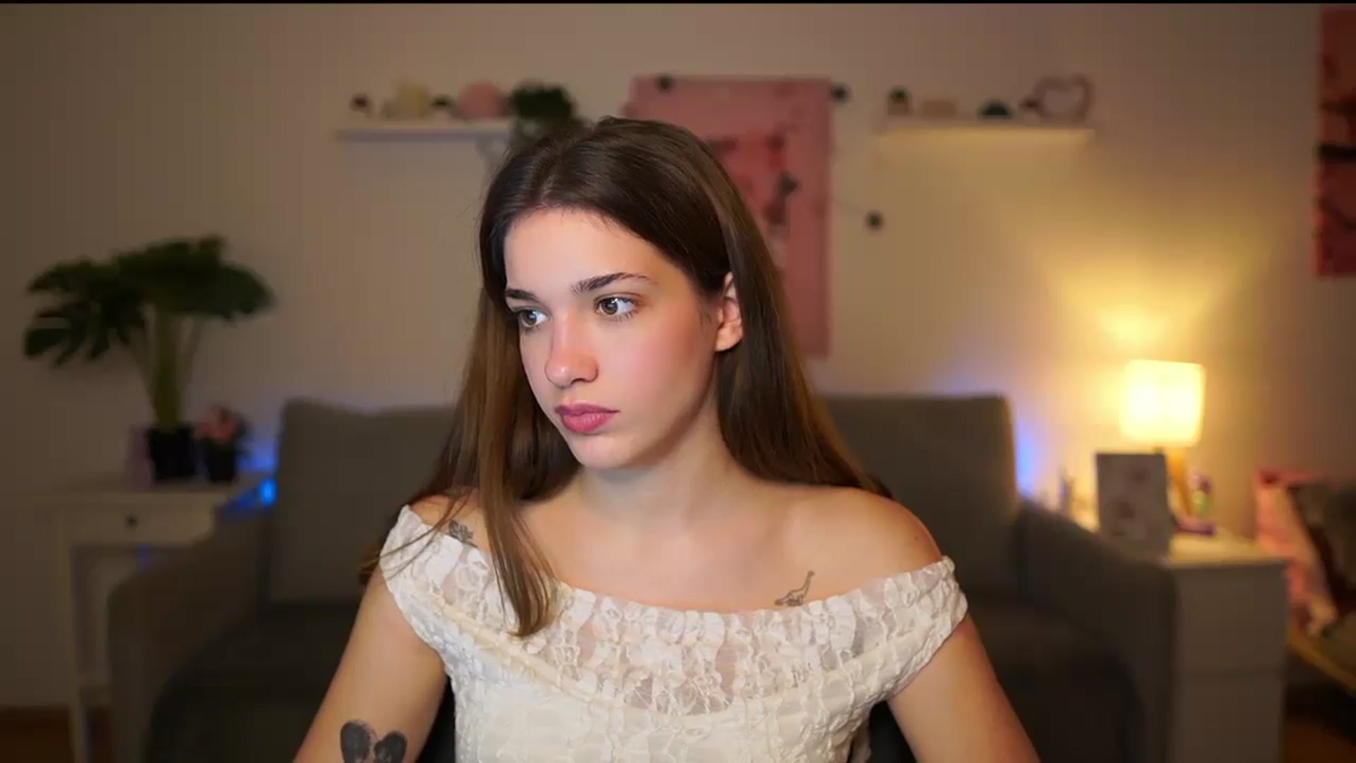 Gallery image thumbnail from Kissiecat's myfreecams stream on, 12/17/2025, 15:38 image 12 of 20