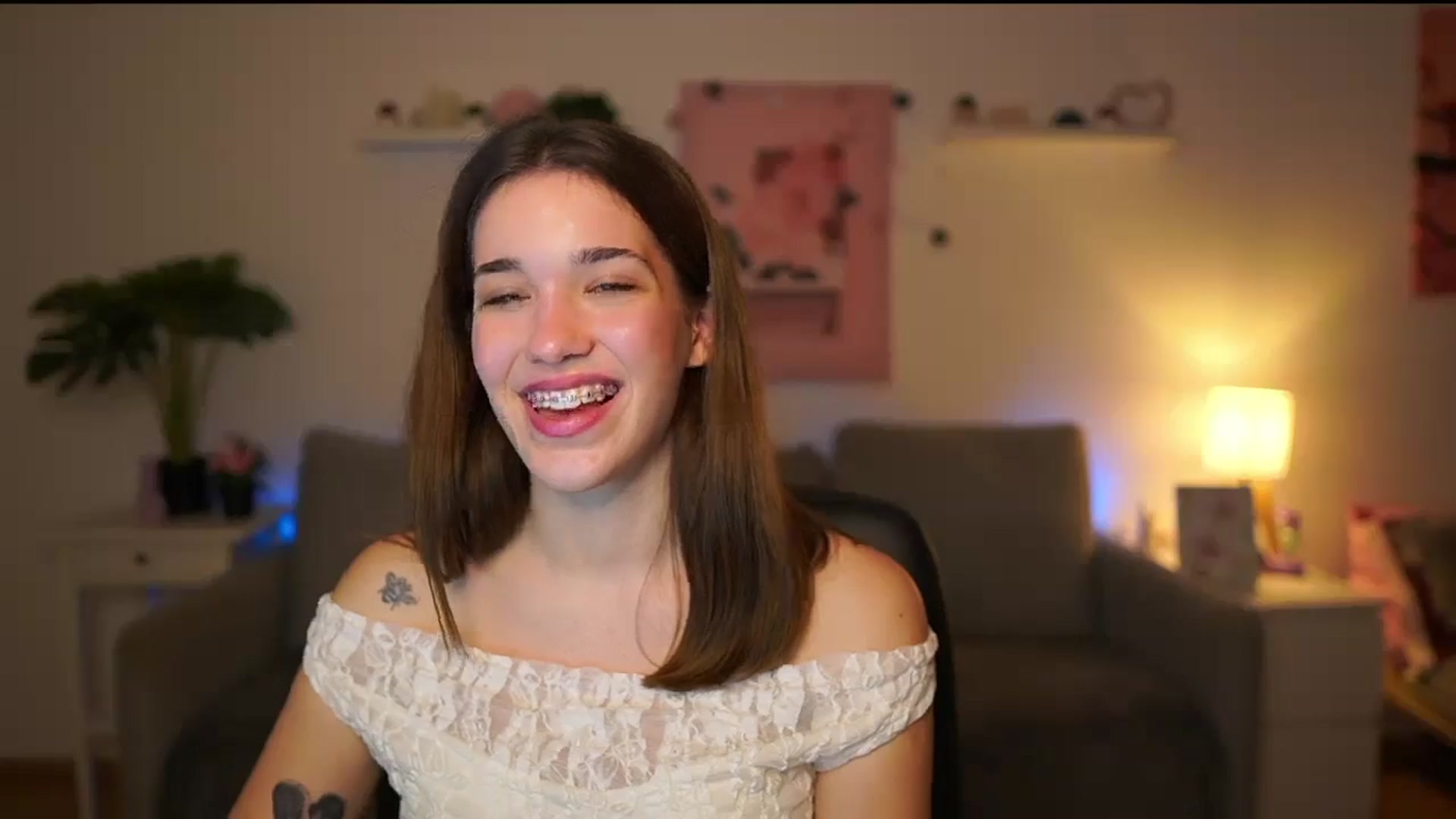 Gallery image thumbnail from Kissiecat's myfreecams stream on, 12/17/2025, 15:38 image 9 of 20