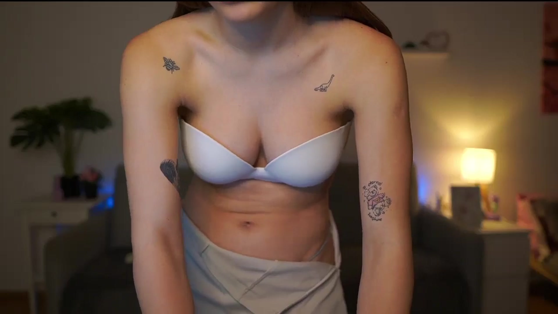Gallery image thumbnail from Kissiecat's myfreecams stream on, 12/17/2025, 15:38 image 20 of 20