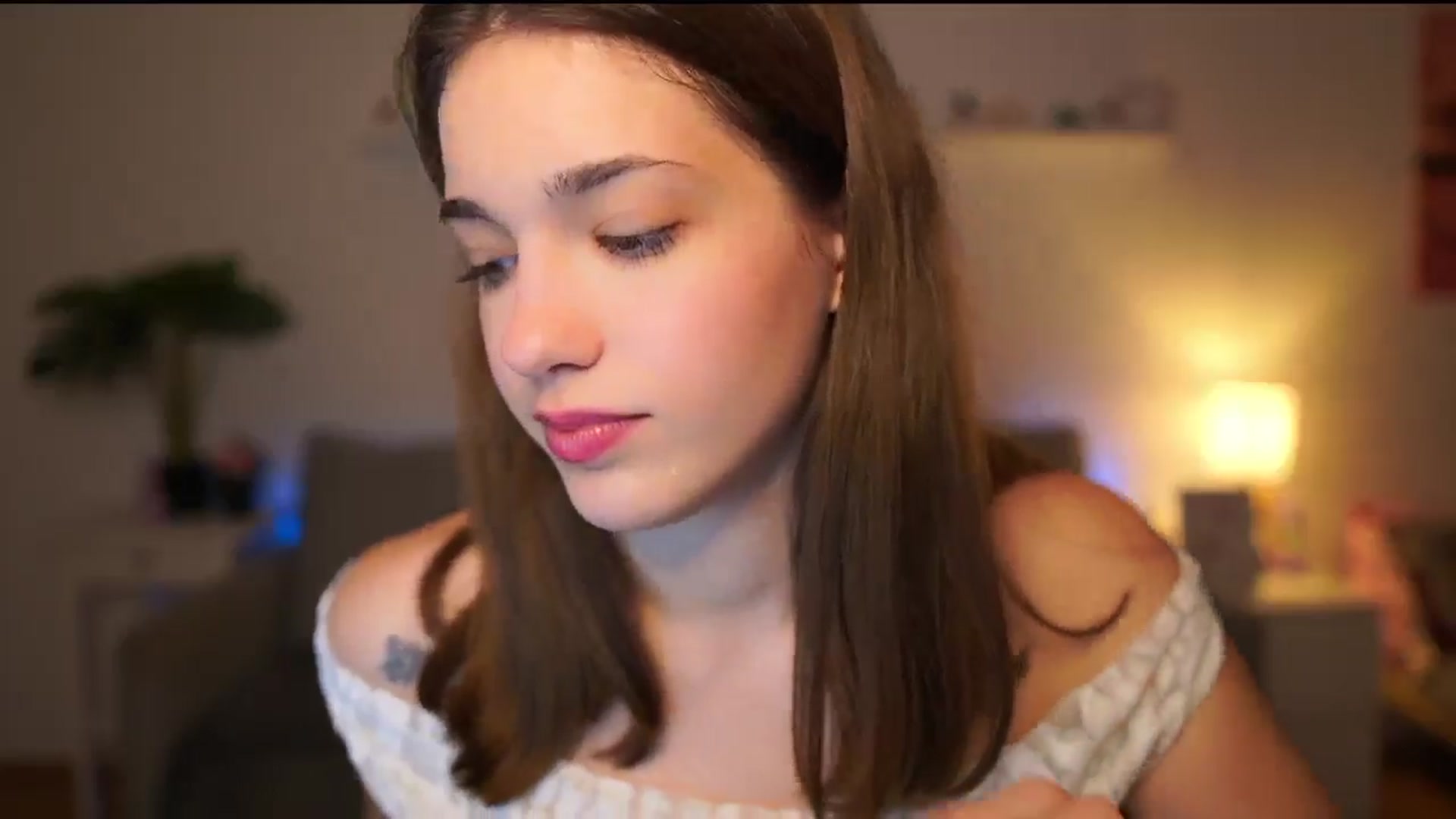 Gallery image thumbnail from Kissiecat's myfreecams stream on, 12/17/2025, 18:36 image 14 of 20