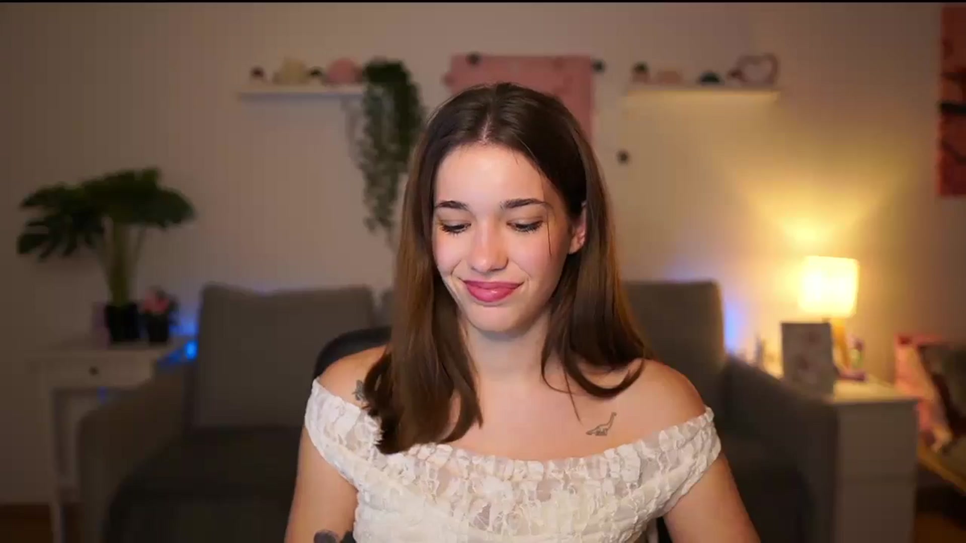 Gallery image thumbnail from Kissiecat's myfreecams stream on, 12/17/2025, 18:36 image 12 of 20