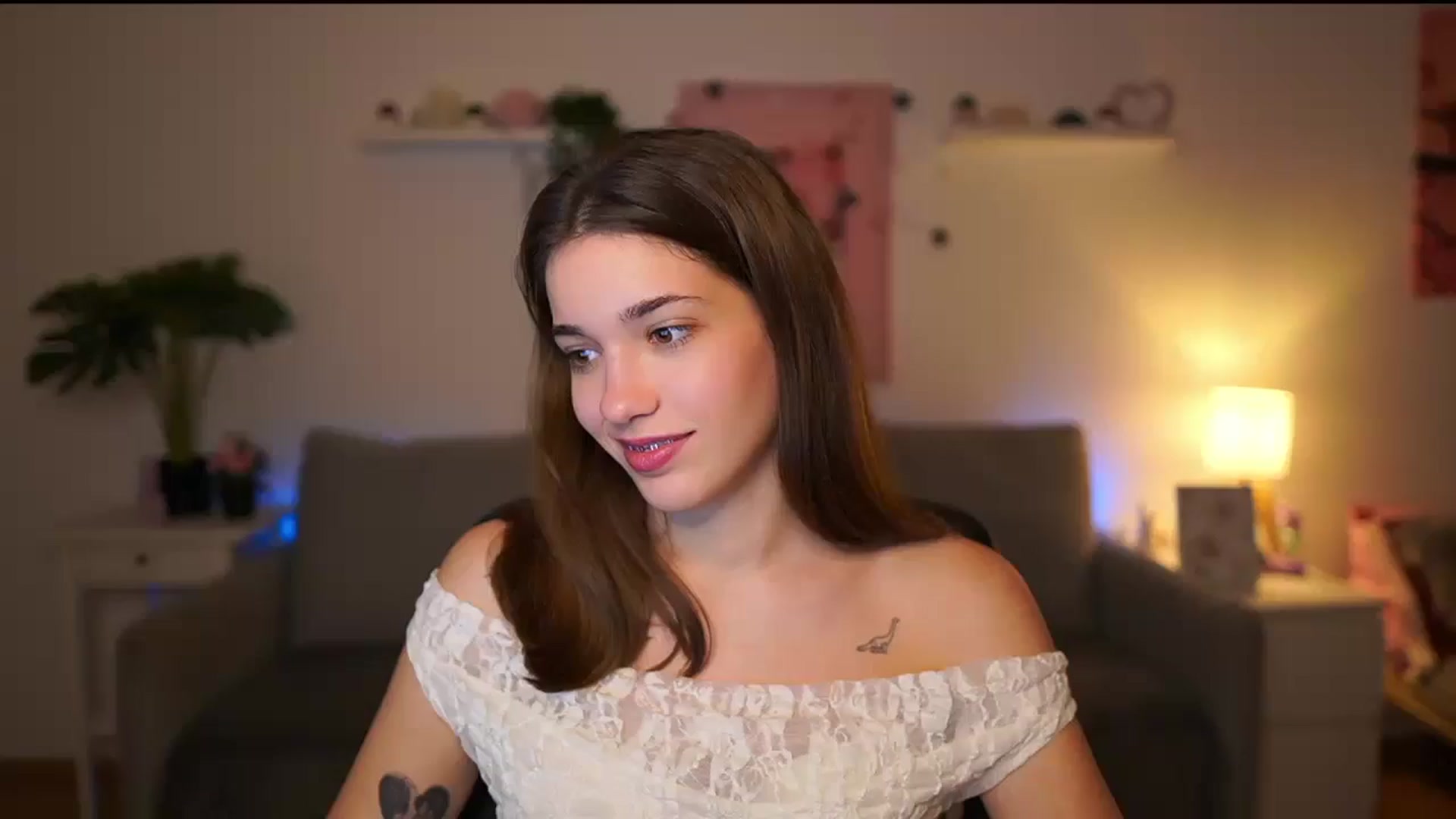 Gallery image thumbnail from Kissiecat's myfreecams stream on, 12/17/2025, 18:36 image 19 of 20