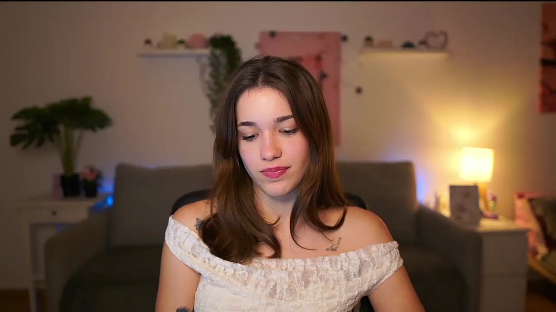 Gallery image thumbnail from Kissiecat's myfreecams stream on, 12/17/2025, 18:36 image 6 of 20