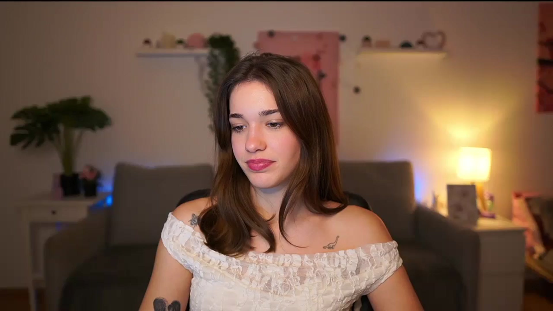 Gallery image thumbnail from Kissiecat's myfreecams stream on, 12/17/2025, 18:36 image 5 of 20