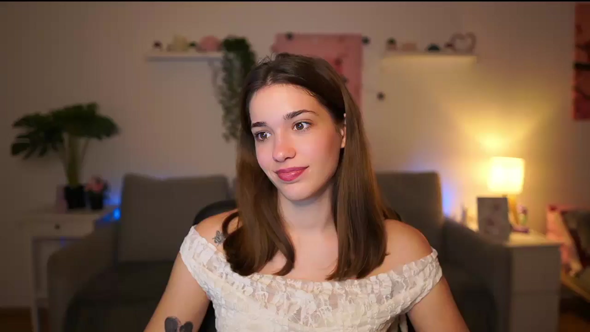 Gallery image thumbnail from Kissiecat's myfreecams stream on, 12/17/2025, 18:36 image 15 of 20