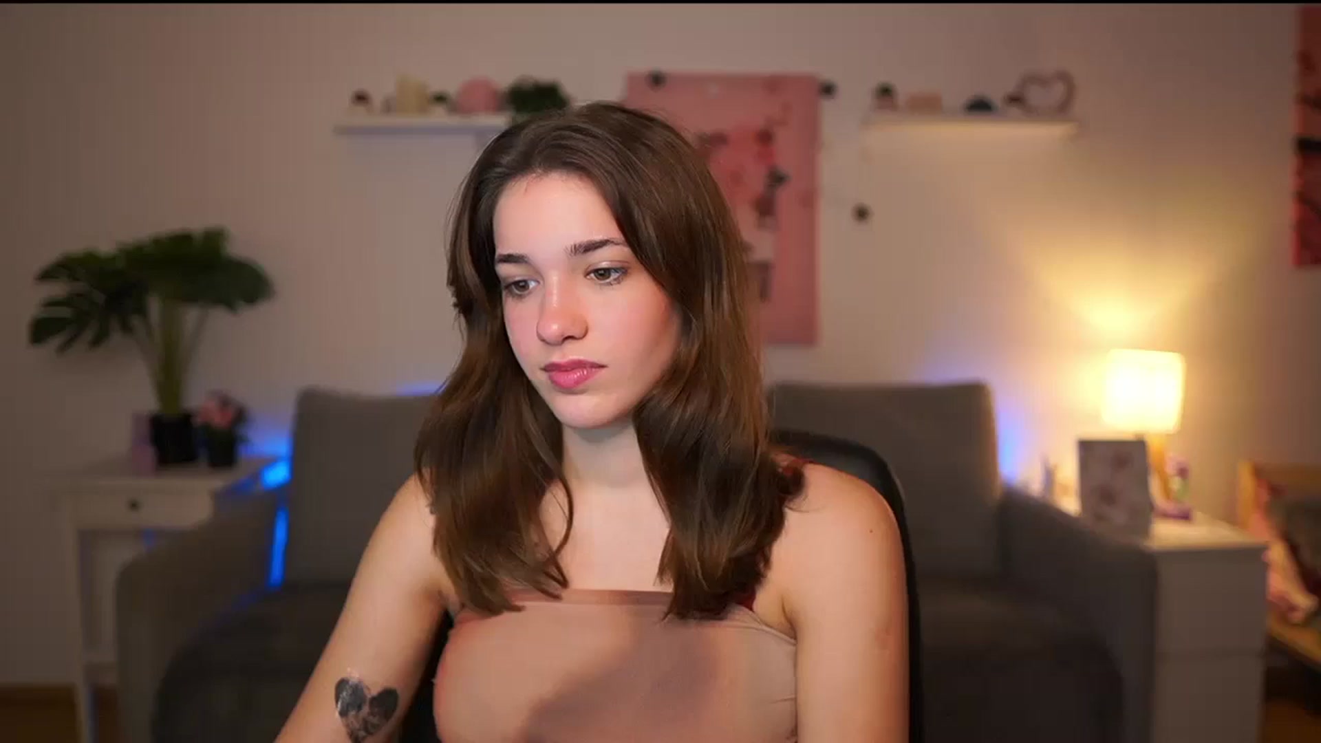 Gallery image thumbnail from Kissiecat's myfreecams stream on, 12/18/2025, 14:27 image 18 of 20