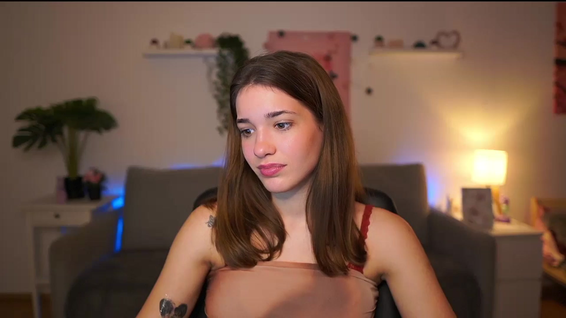 Gallery image thumbnail from Kissiecat's myfreecams stream on, 12/18/2025, 14:27 image 3 of 20