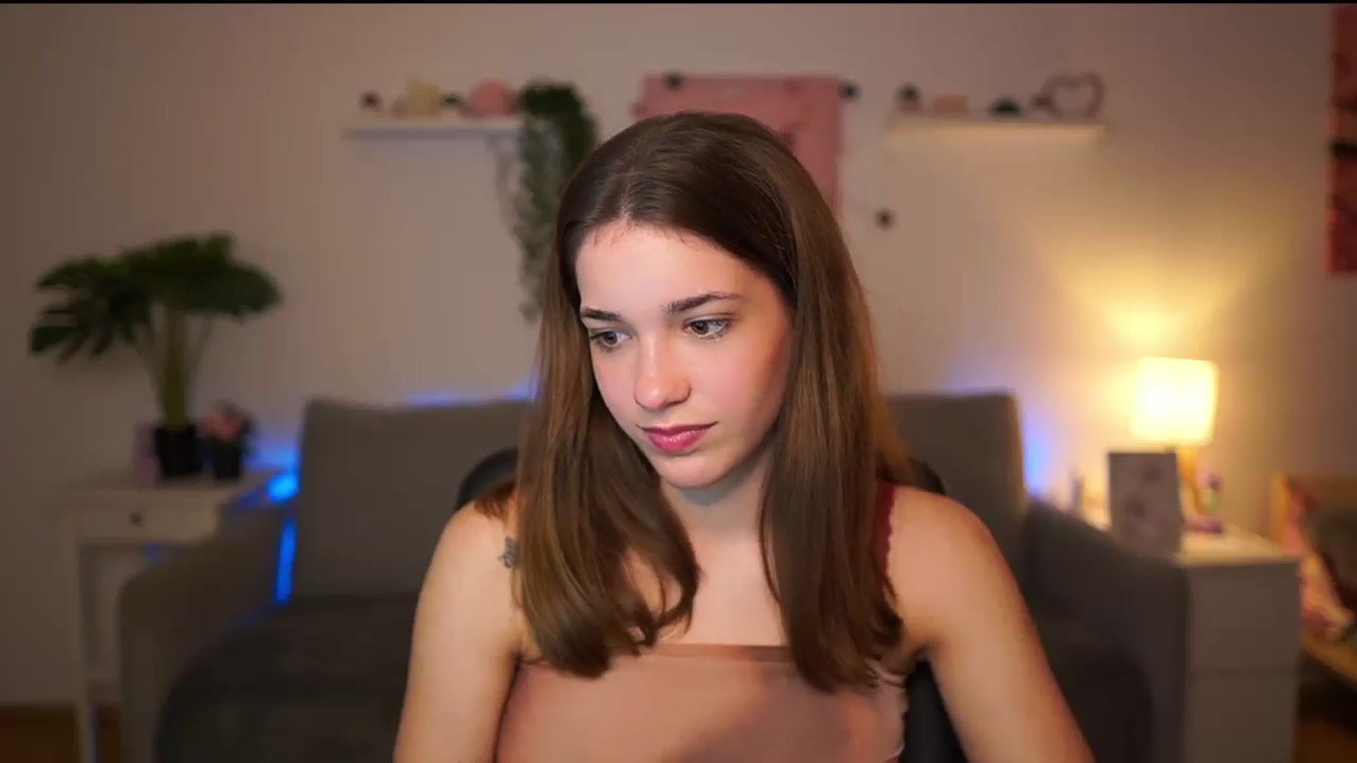 Gallery image thumbnail from Kissiecat's myfreecams stream on, 12/18/2025, 14:27 image 4 of 20