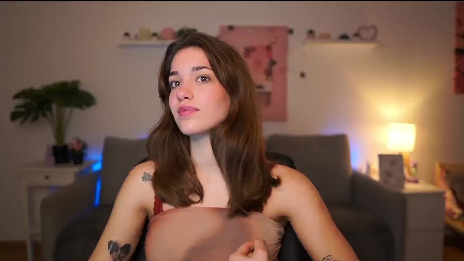 Gallery image thumbnail from Kissiecat's myfreecams stream on, 12/18/2025, 14:27 image 16 of 20