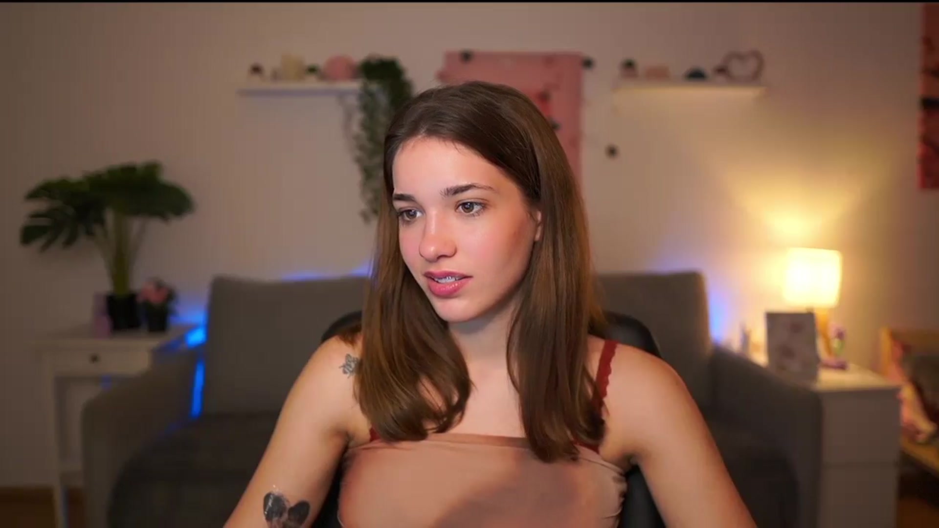 Gallery image thumbnail from Kissiecat's myfreecams stream on, 12/18/2025, 14:27 image 2 of 20
