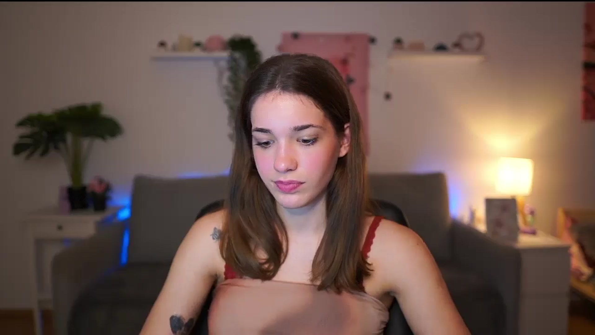 Gallery image thumbnail from Kissiecat's myfreecams stream on, 12/18/2025, 14:52 image 12 of 20